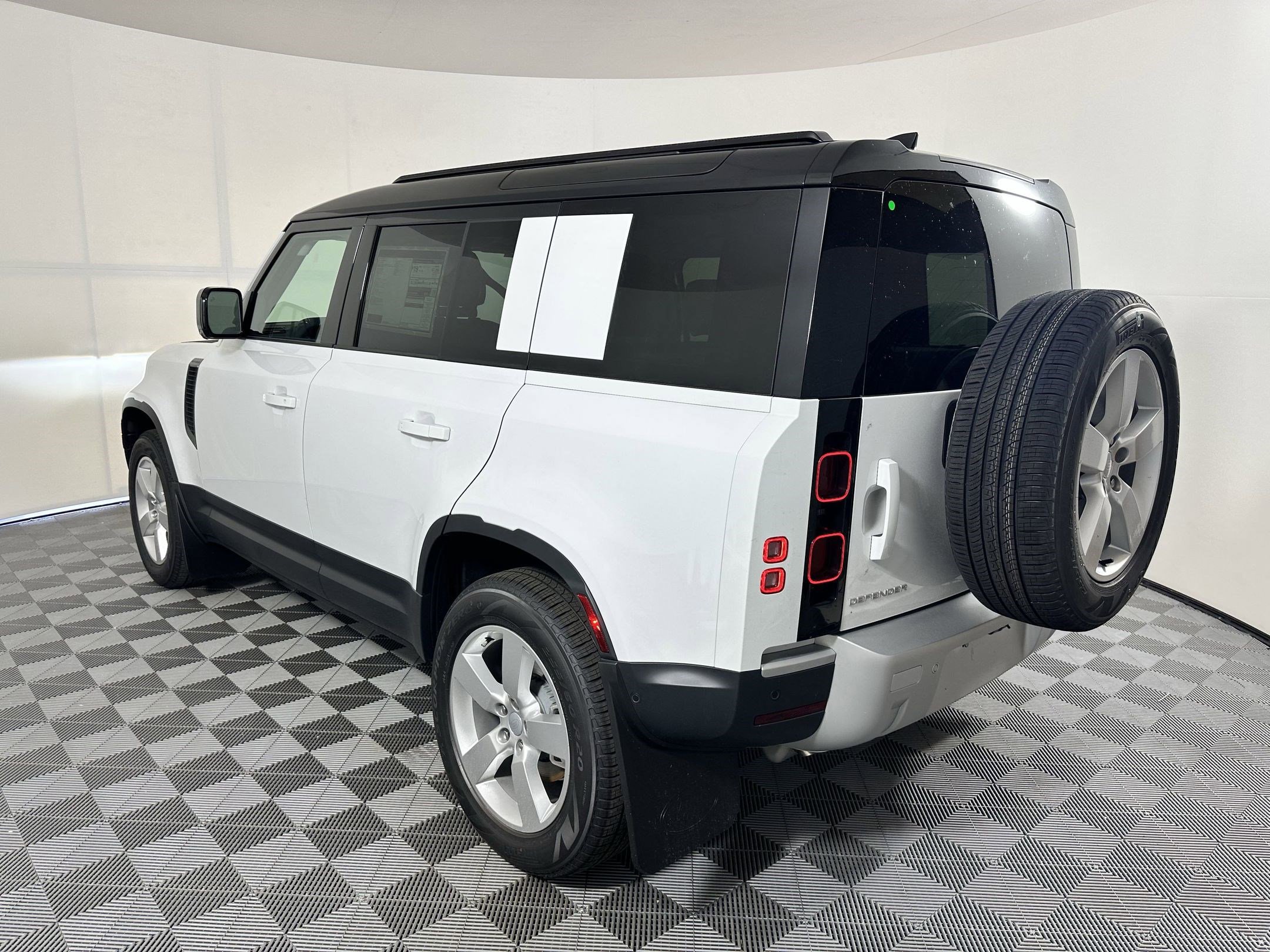 2025 Land Rover Defender 110 S photo 2