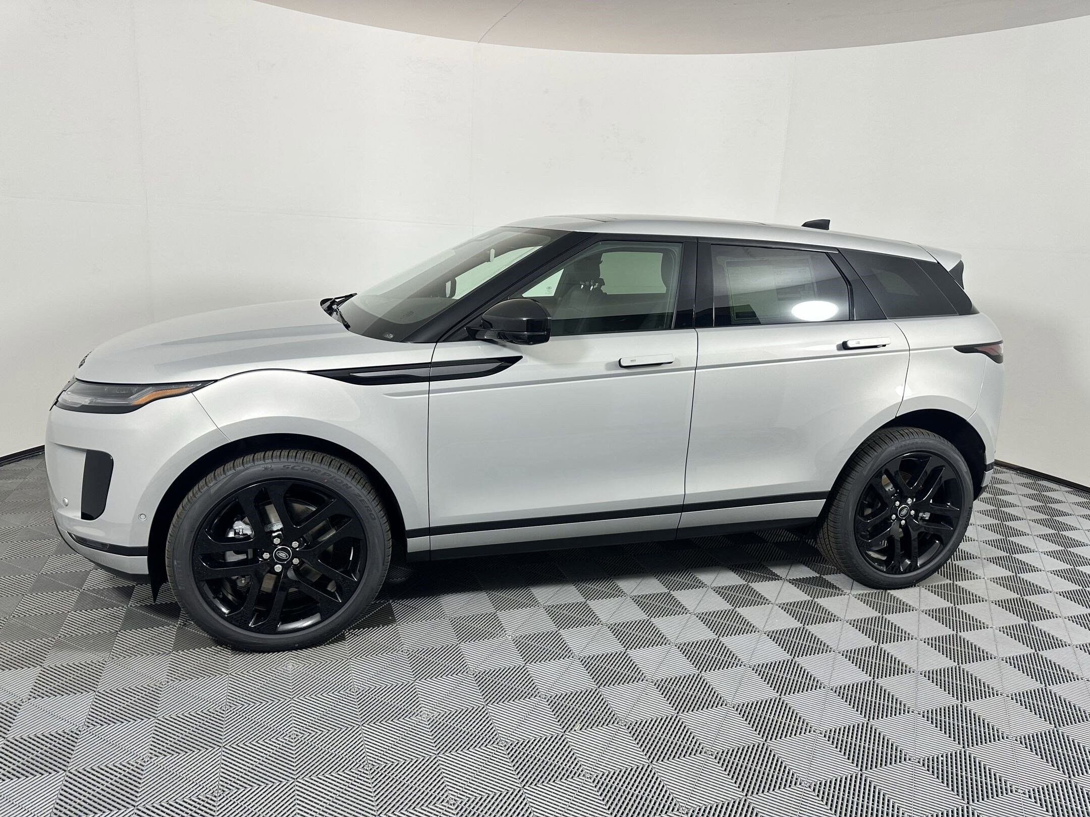 2026 Land Rover Range Rover Evoque S photo 2