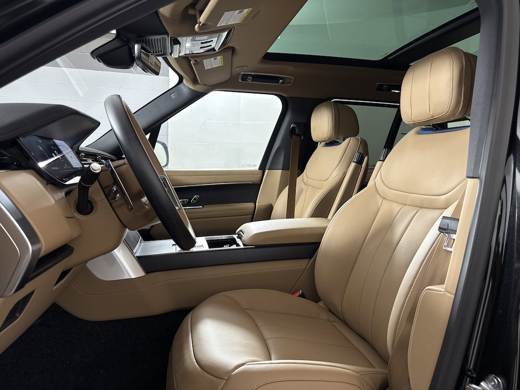 New 2025 Land Rover Range Rover SE SUV