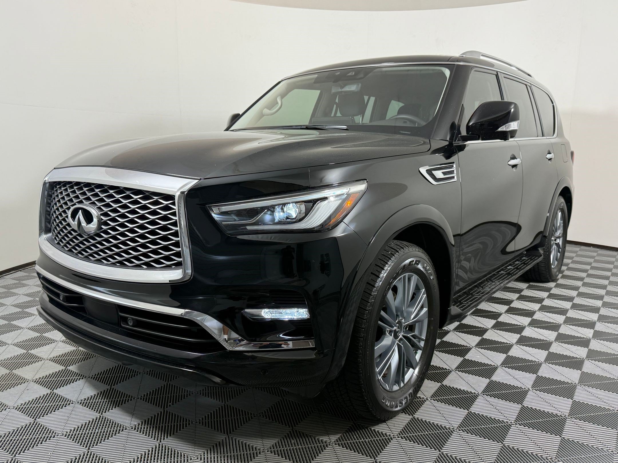 QX80 LUXE SUV