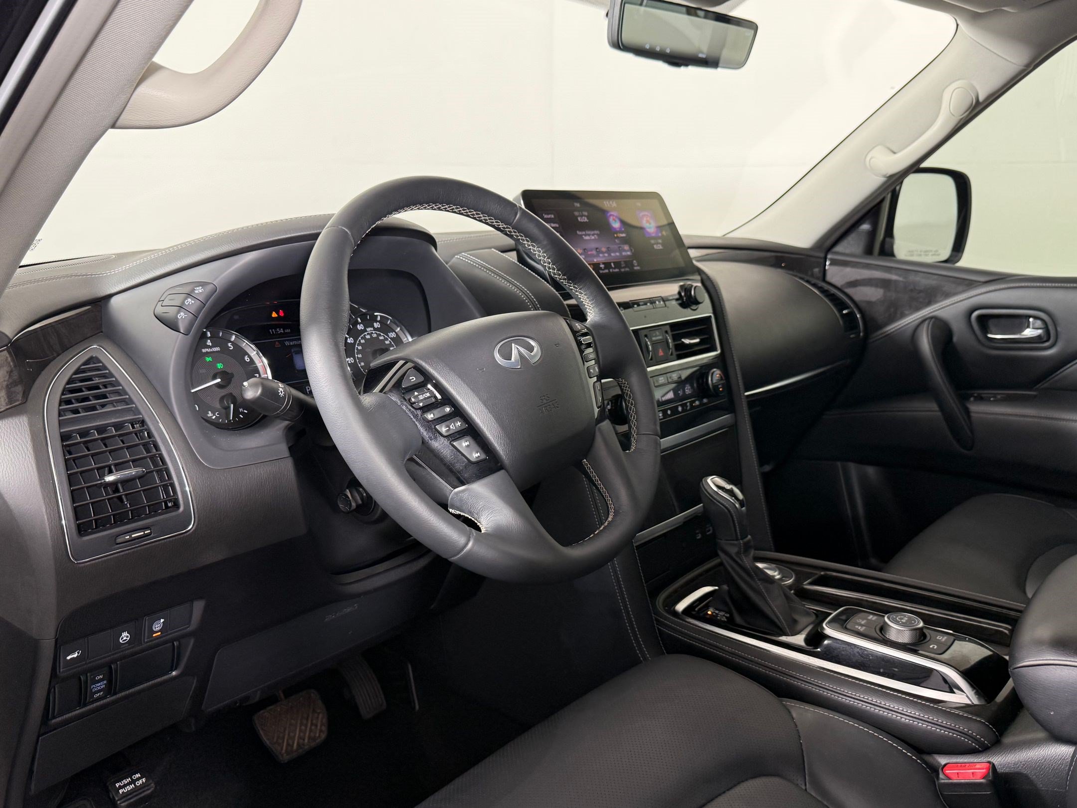 QX80 LUXE SUV