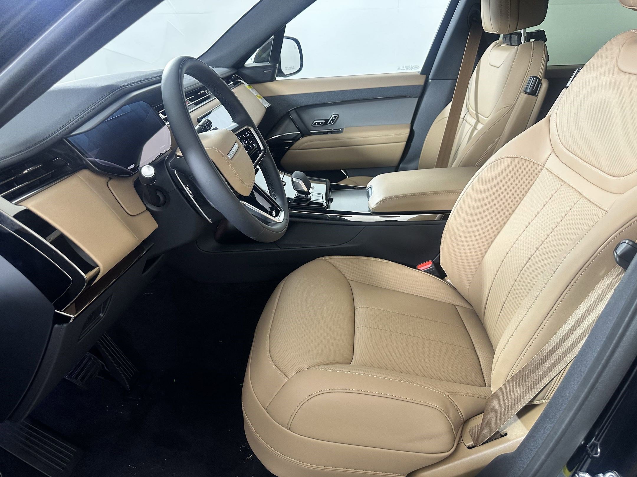 2025 Land Rover Range Rover Sport SE photo 4