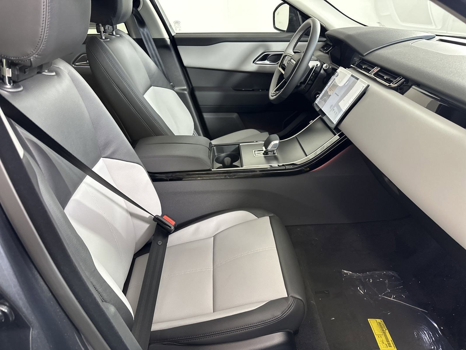2025 Land Rover Range Rover Velar SE photo 3