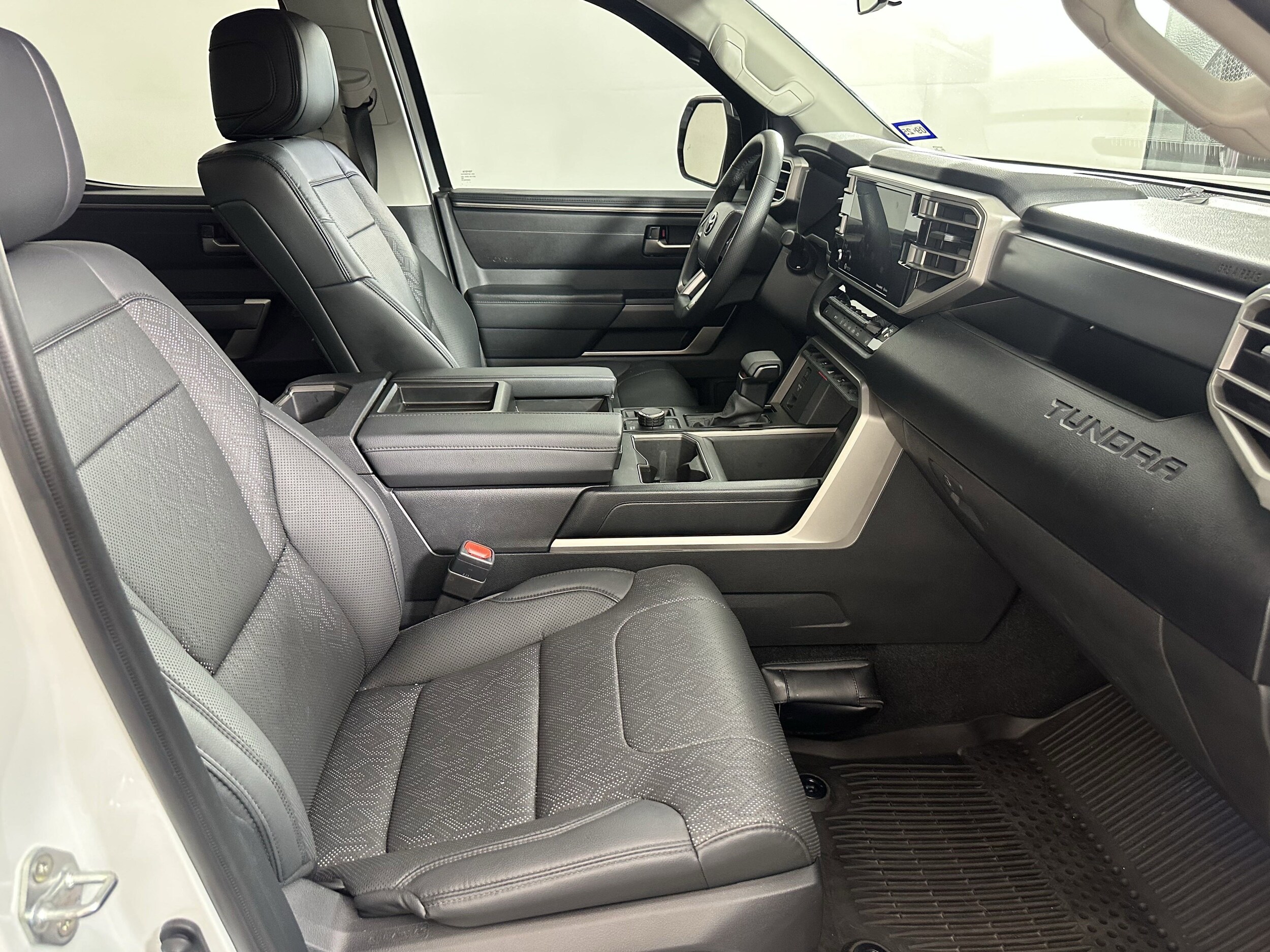 2024 Toyota Tundra SR5 CrewMax photo 3