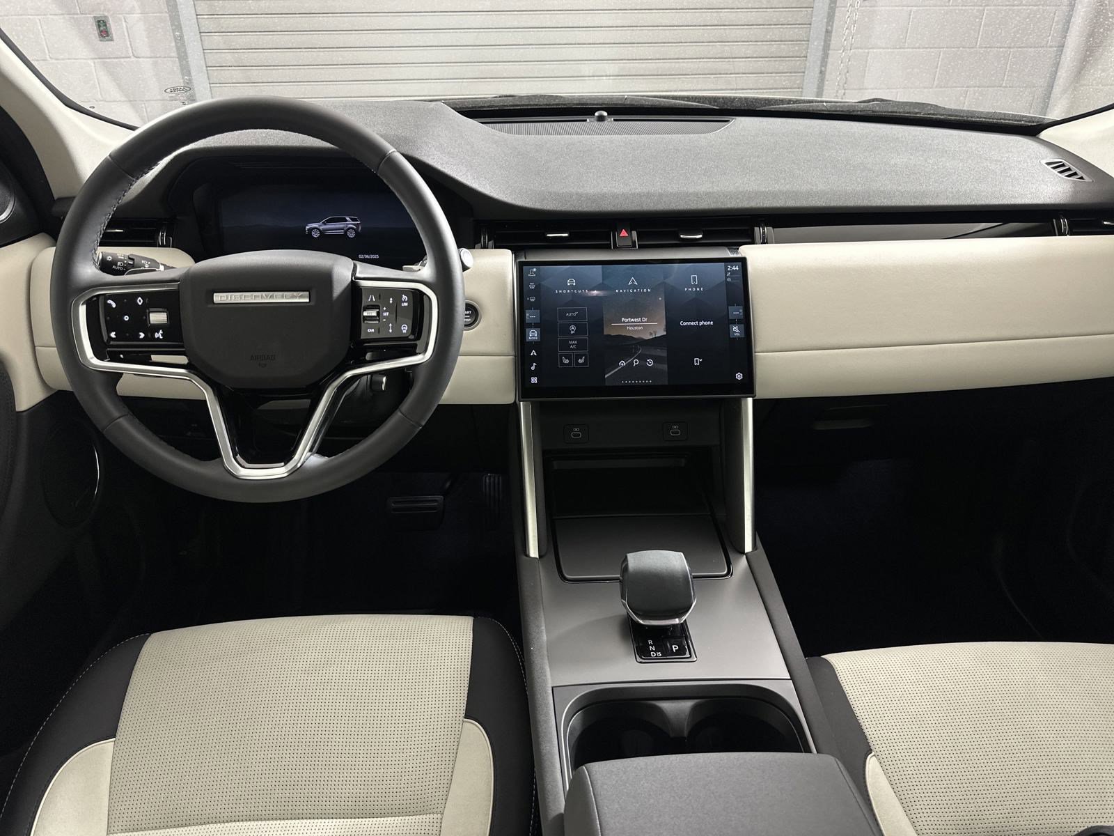 2024 Land Rover Discovery Sport S photo 4