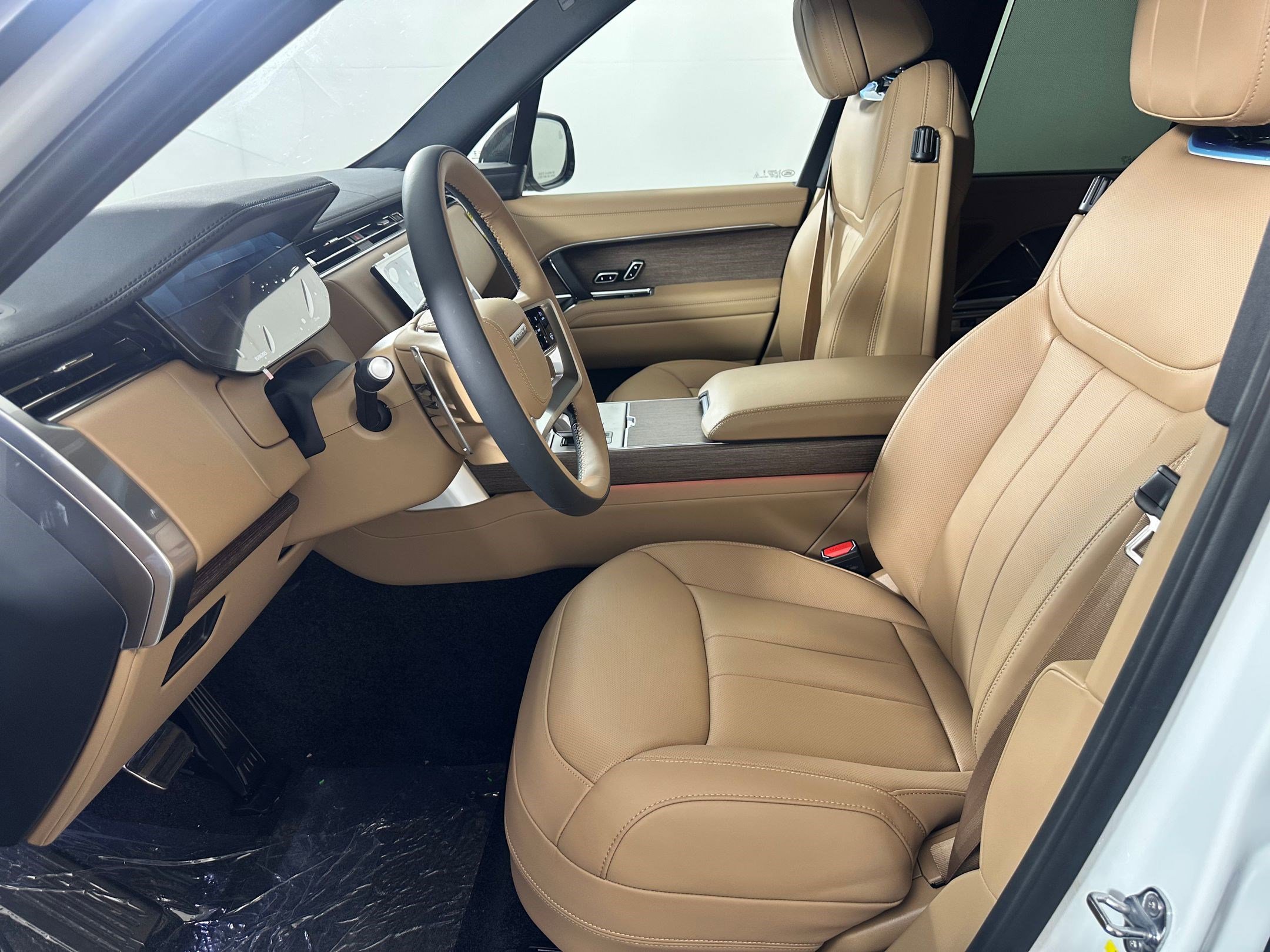 2025 Land Rover Range Rover SE photo 3