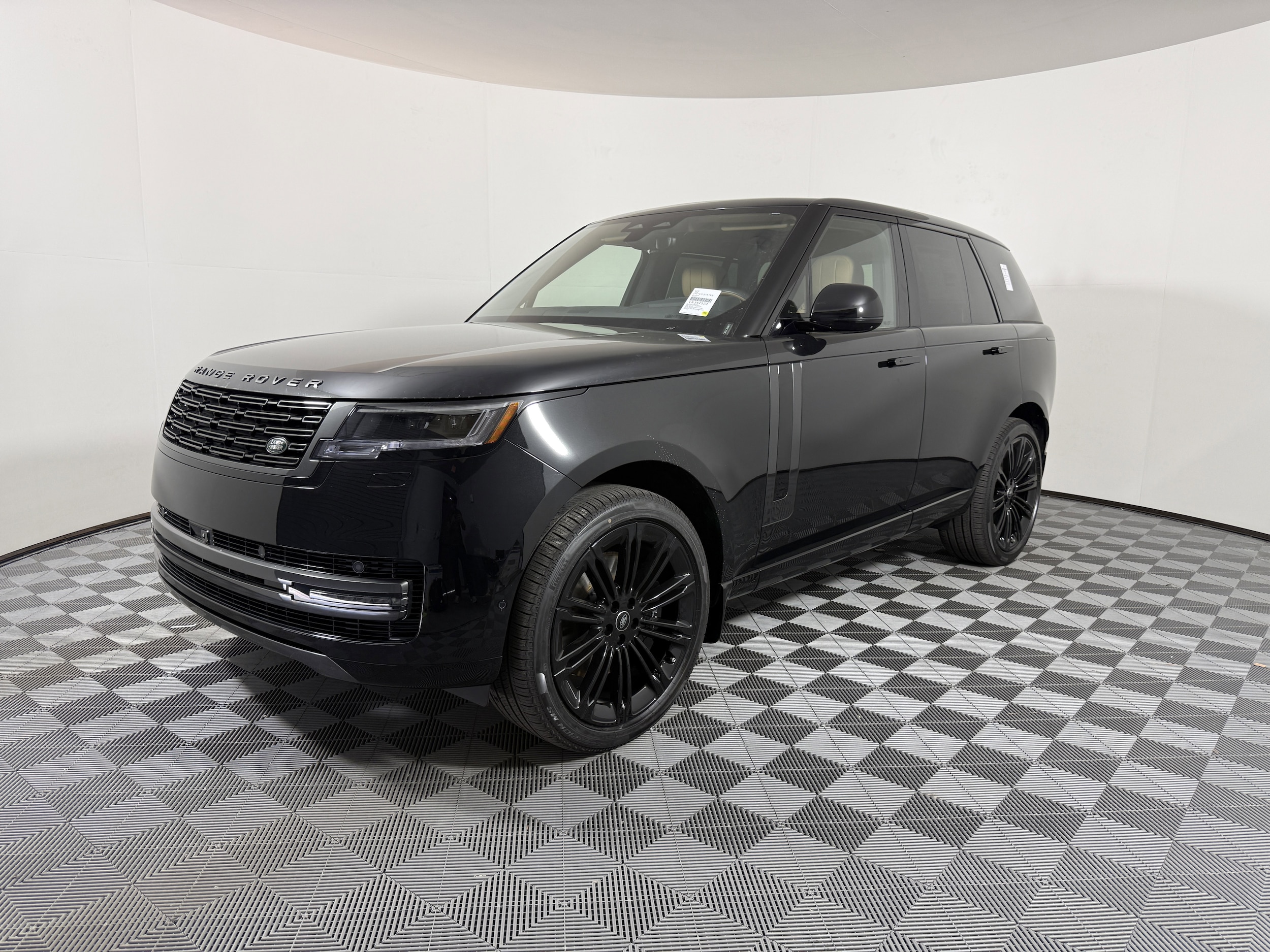 2025 Land Rover Range Rover SE's photo