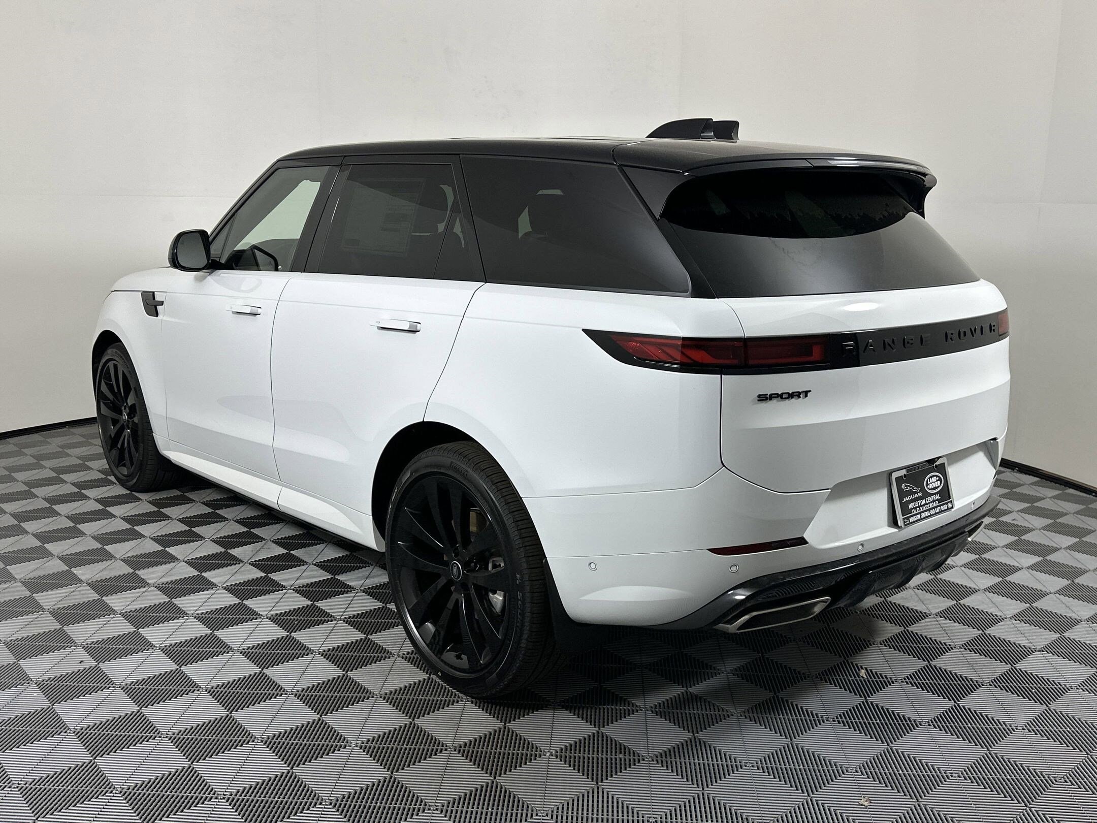 2025 Land Rover Range Rover Sport SE photo 2