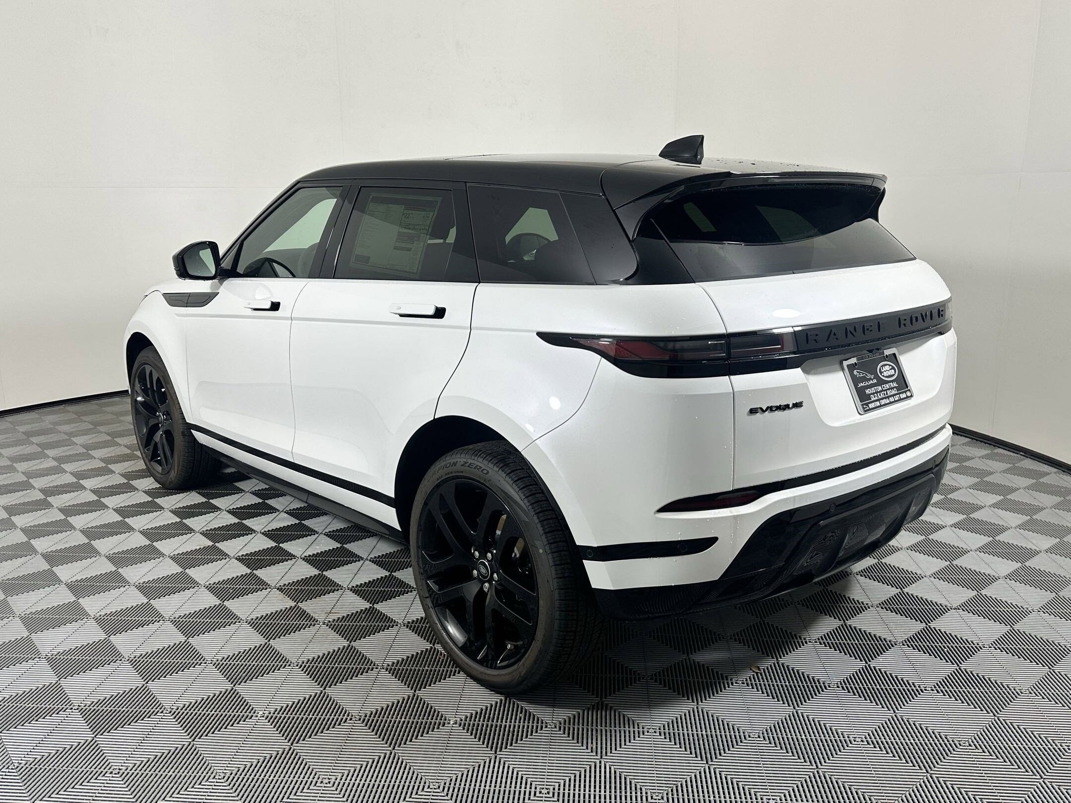 2026 Land Rover Range Rover Evoque Dynamic SE photo 3