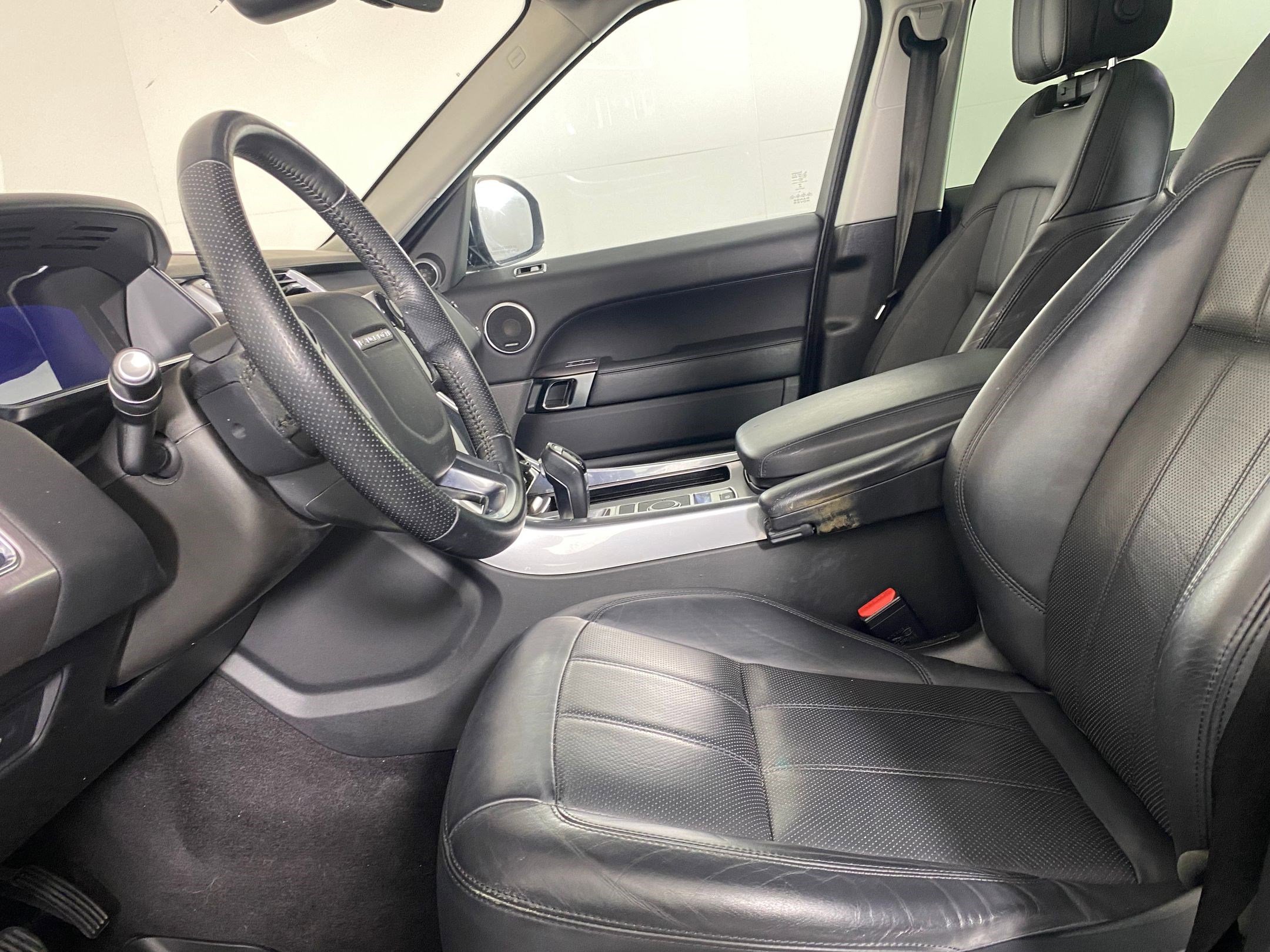 2020 Land Rover Range Rover Sport HSE photo 4