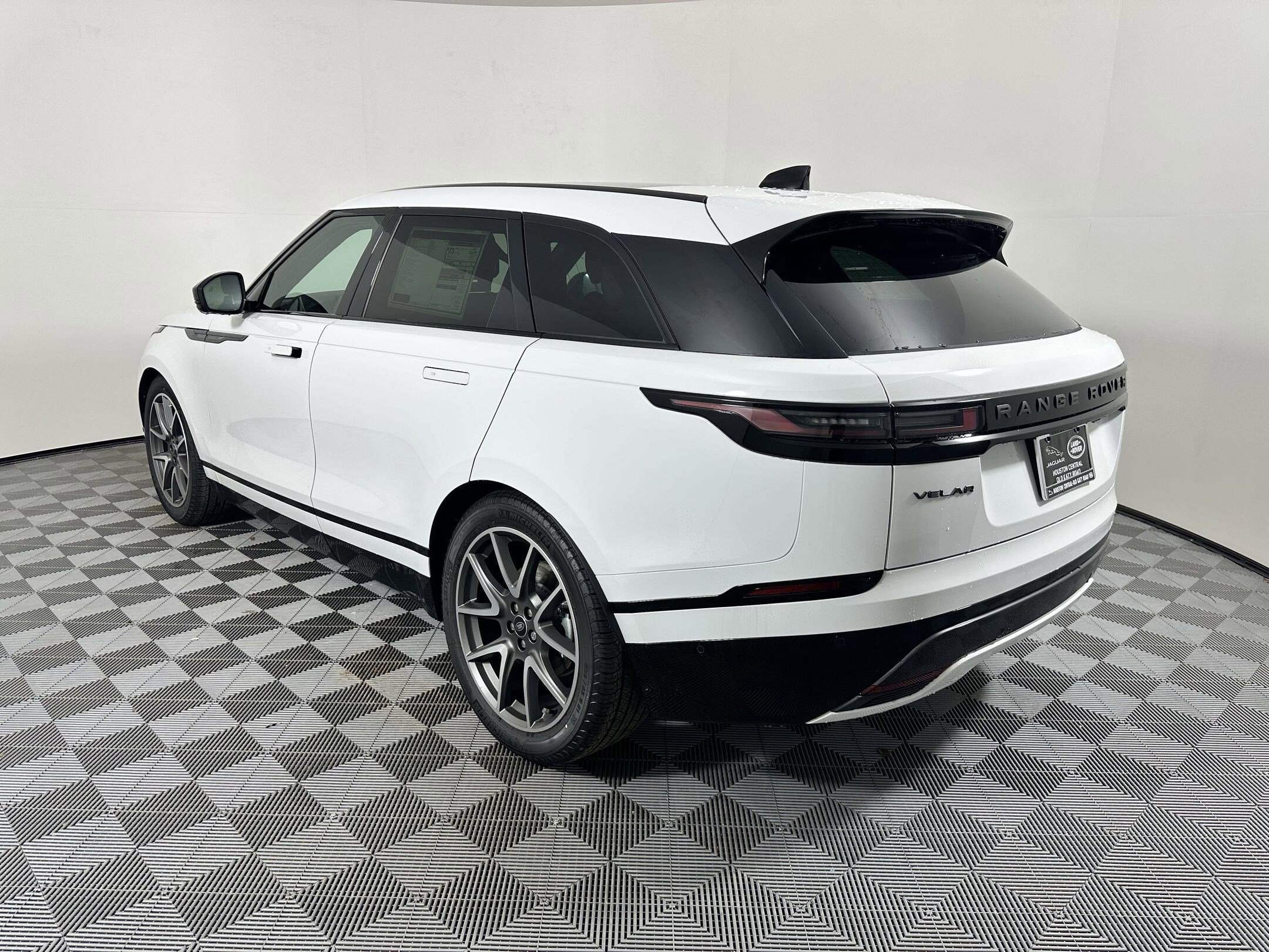 2026 Land Rover Range Rover Velar SE photo 3