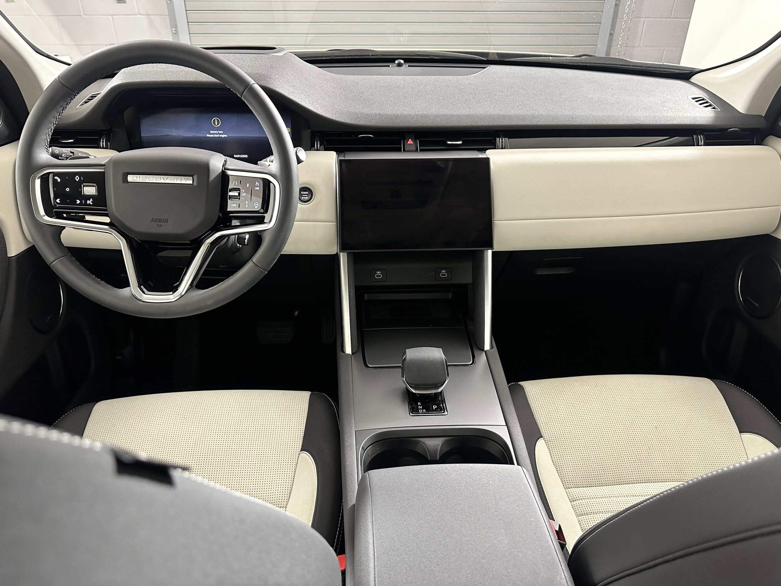 2024 Land Rover Discovery Sport S photo 4