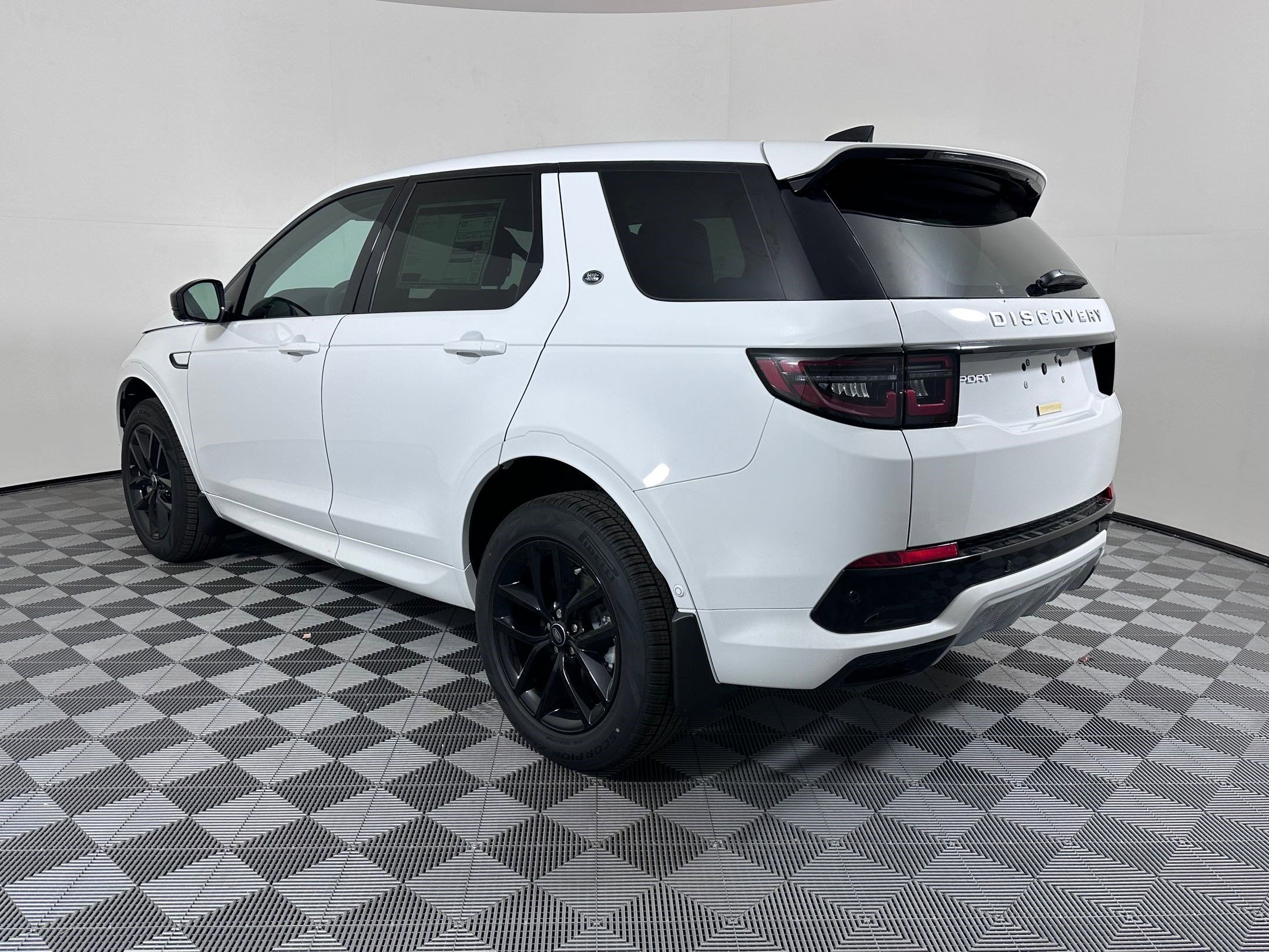 2025 Land Rover Discovery Sport S photo 3