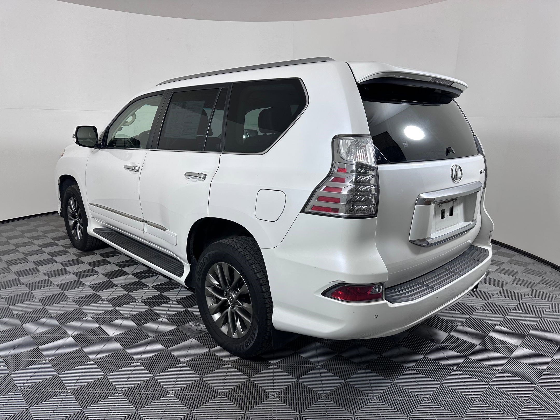 2014 Lexus GX 460 Luxury photo 3