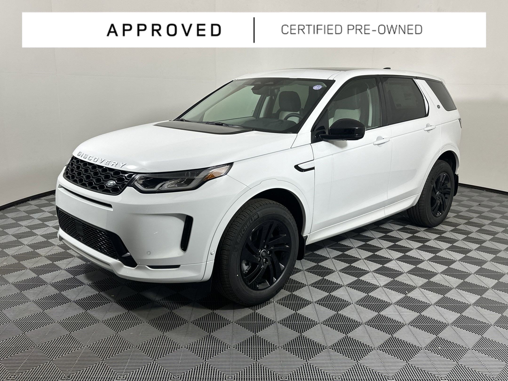 2025 Land Rover Discovery Sport 2.0 S's photo
