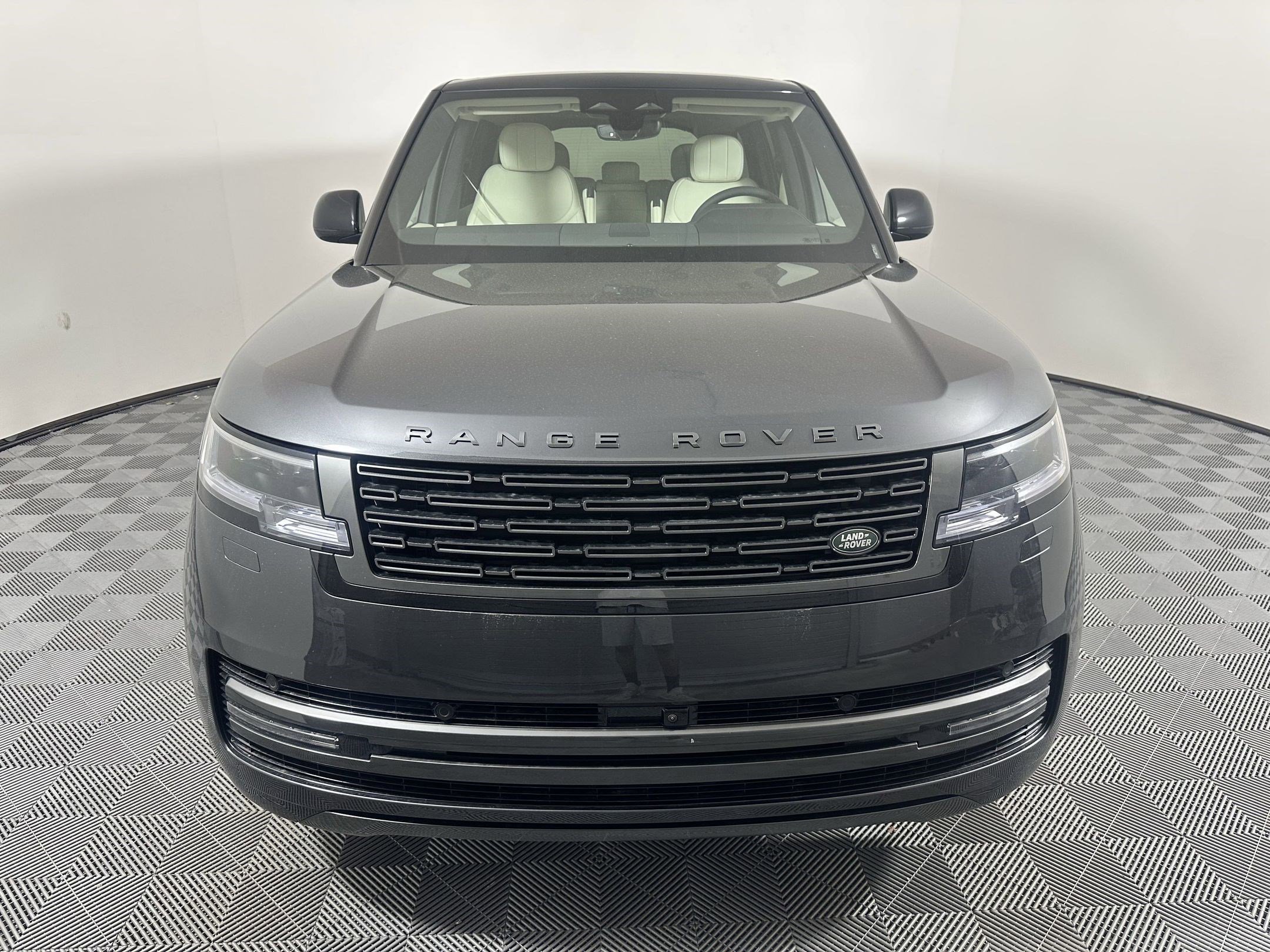2025 Land Rover Range Rover SE photo 4