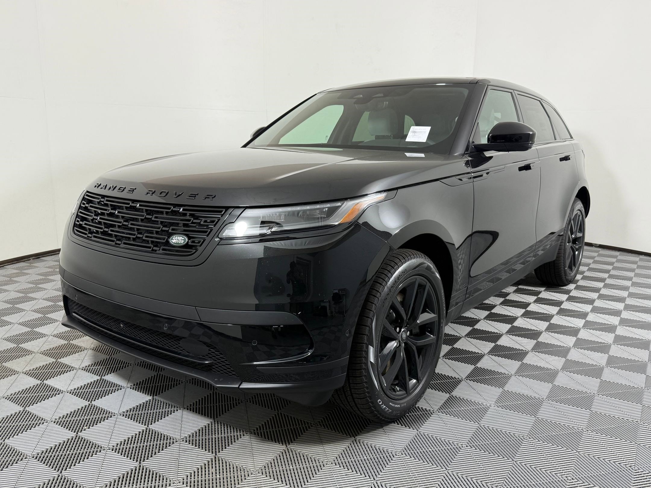 2026 Land Rover Range Rover Velar P250 S's photo