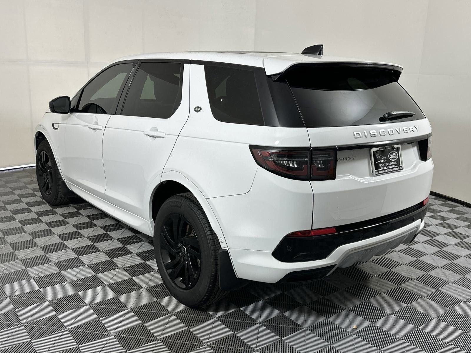 2024 Land Rover Discovery Sport S photo 2