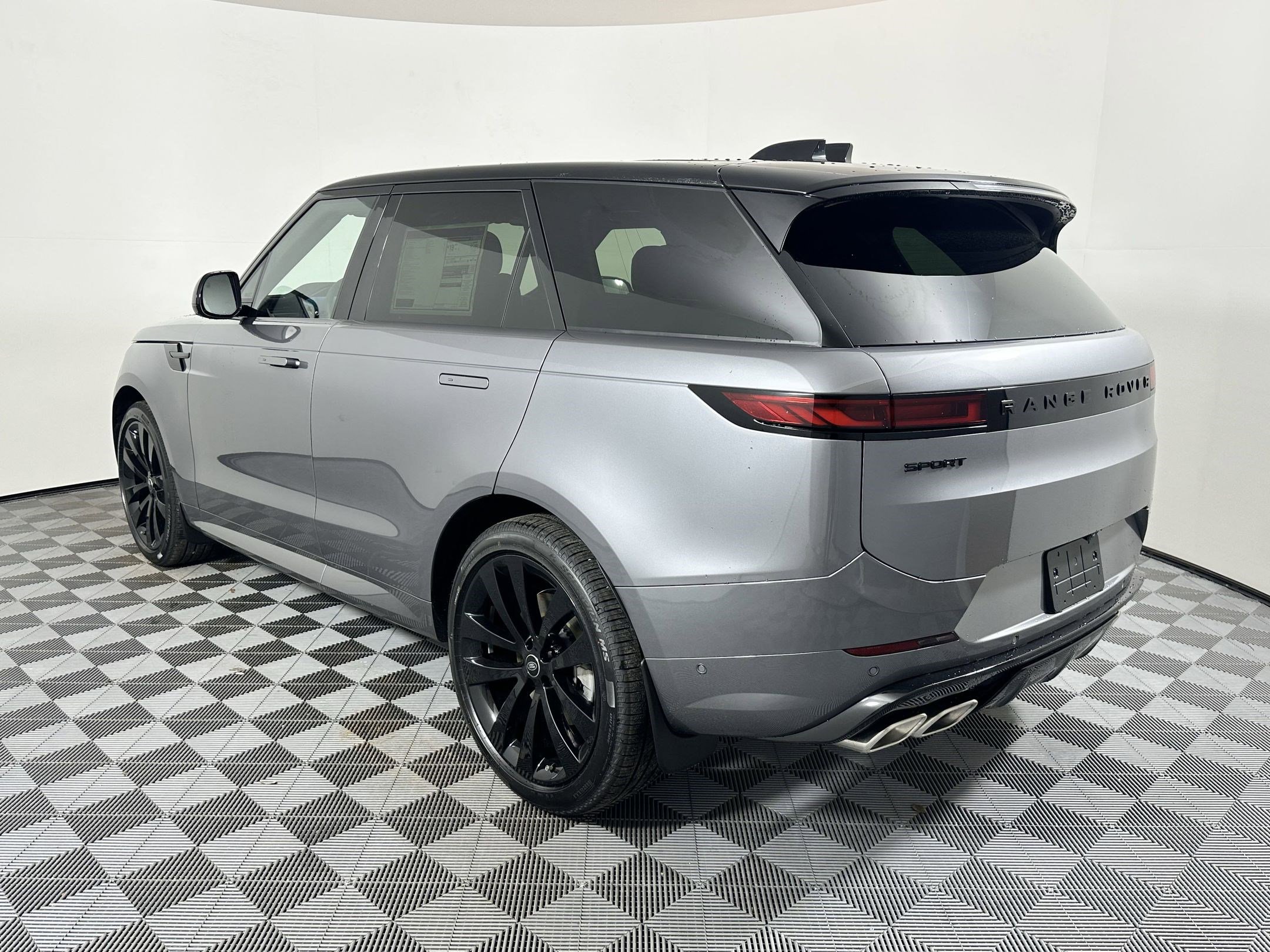2025 Land Rover Range Rover Sport SE photo 2