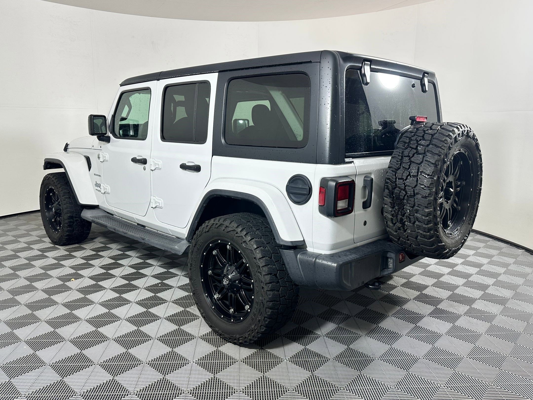 2019 Jeep Wrangler Unlimited Sahara photo 3