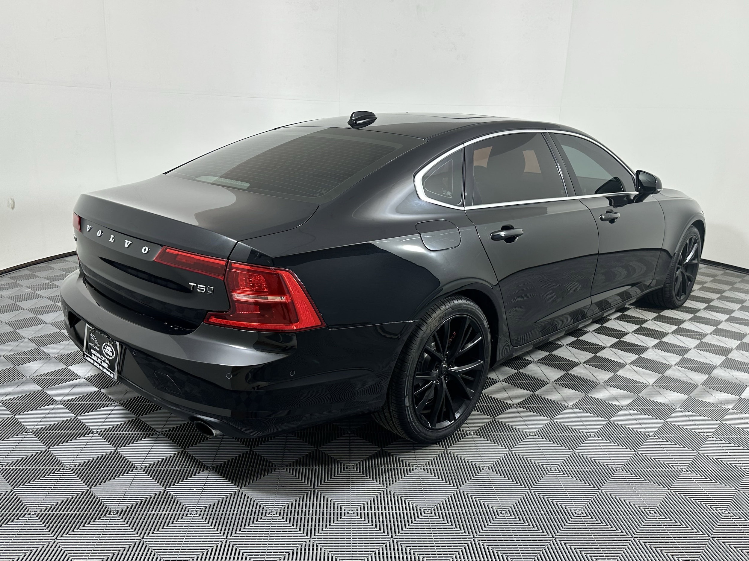 Used 2018 Volvo S90 Momentum with VIN LVY982MK5JP017756 for sale in Houston, TX