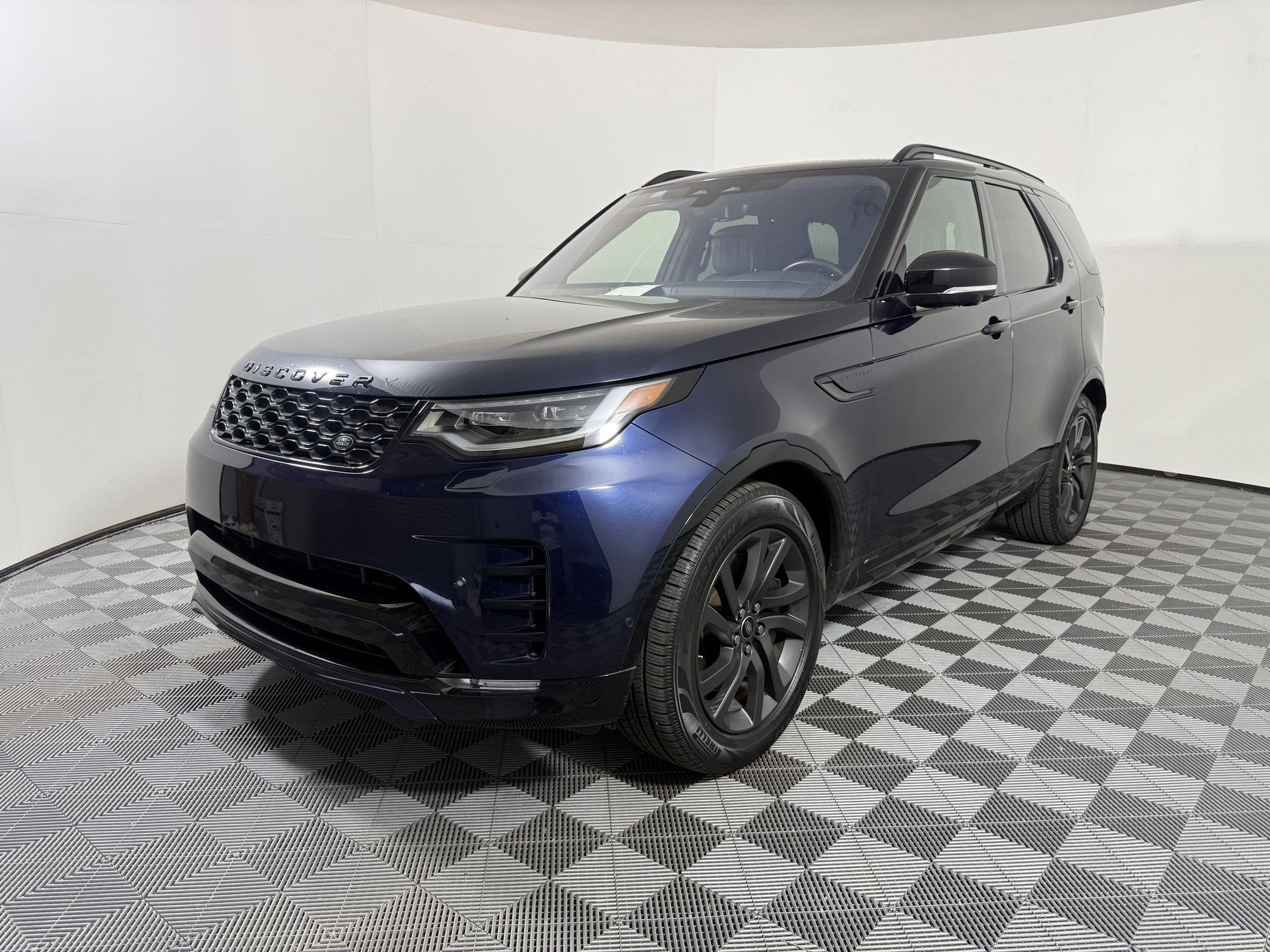 2022 Land Rover Discovery S R Dynamic's photo