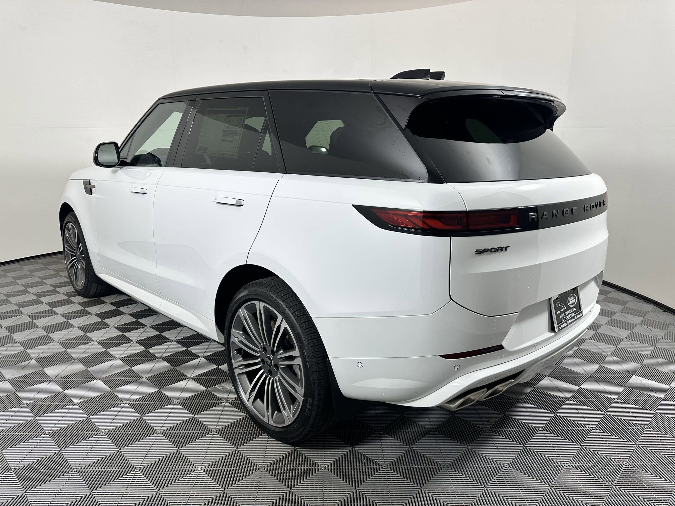 2025 Land Rover Range Rover Sport SE photo 2