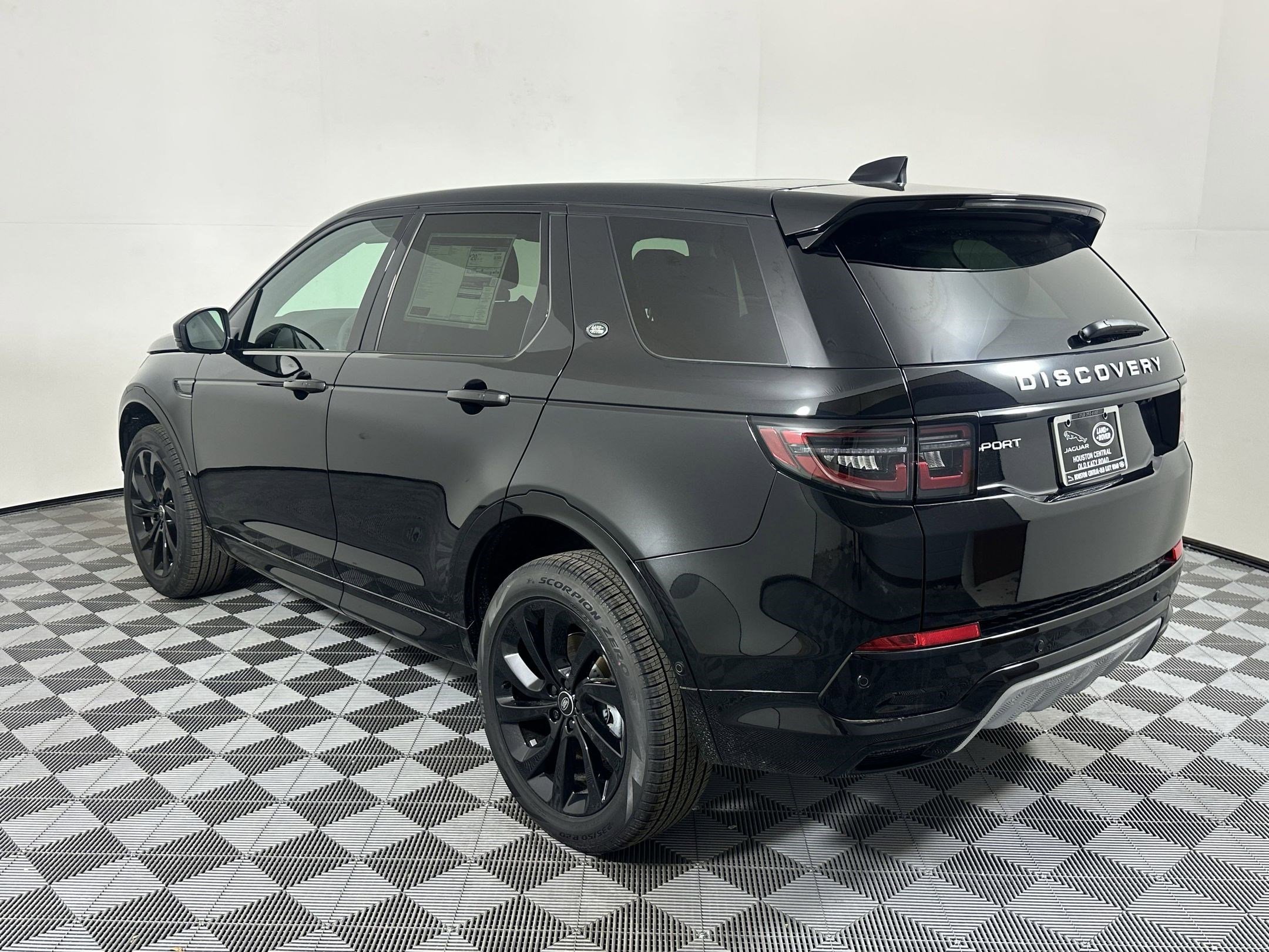 2025 Land Rover Discovery Sport S photo 3