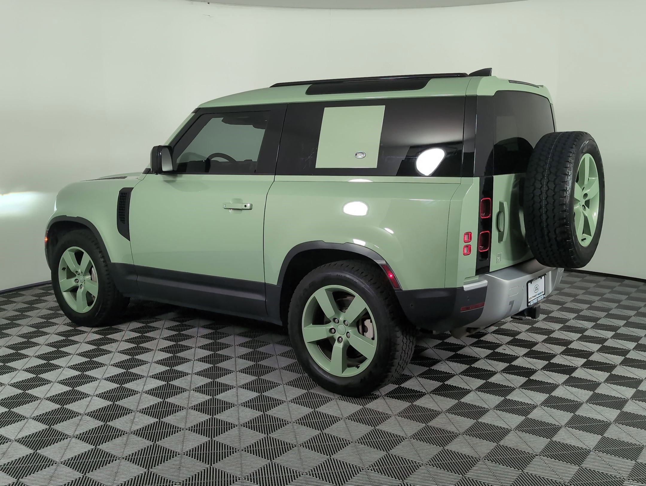 2023 Land Rover Defender photo 3