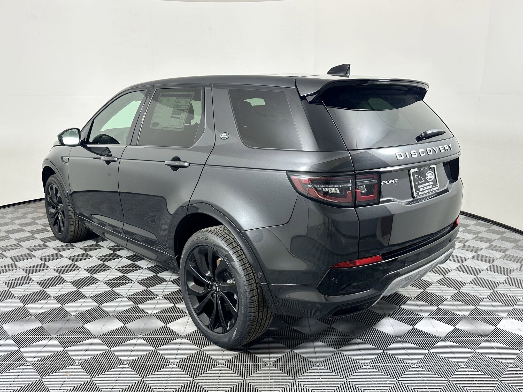 2025 Land Rover Discovery Sport S photo 3