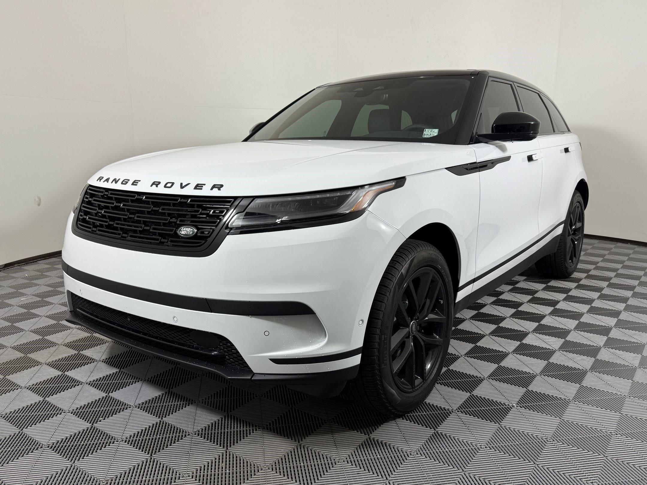 2026 Land Rover Range Rover Velar P250 S's photo