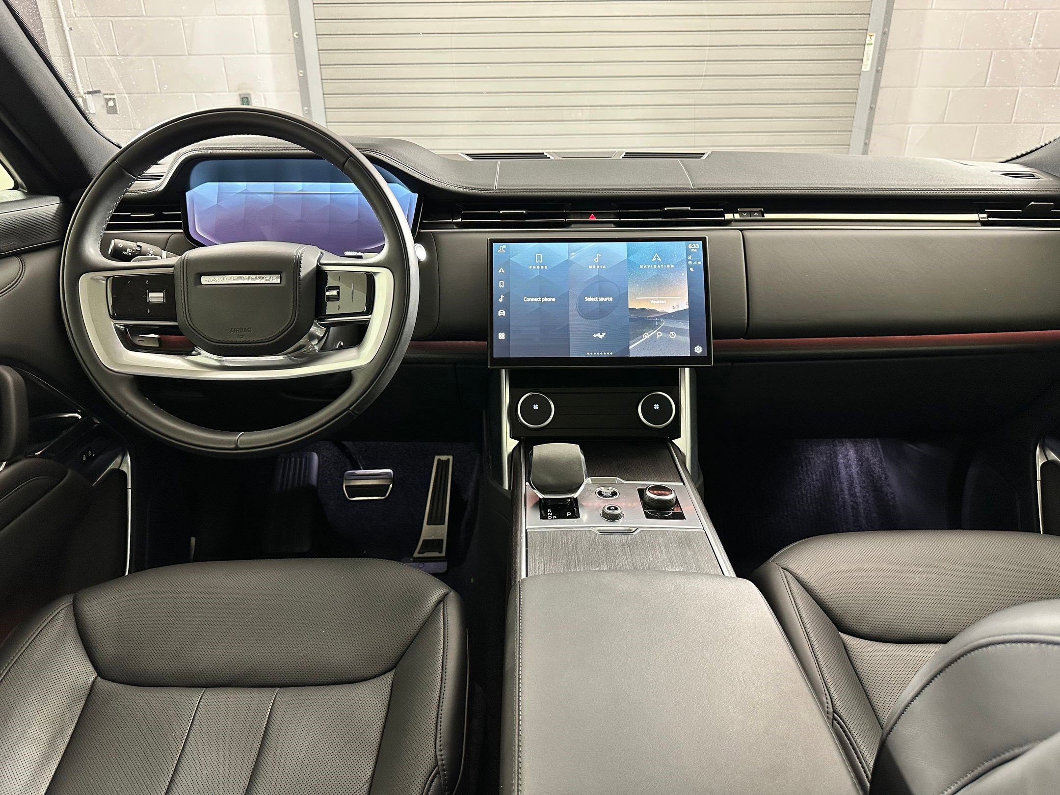 2023 Land Rover Range Rover SE photo 4