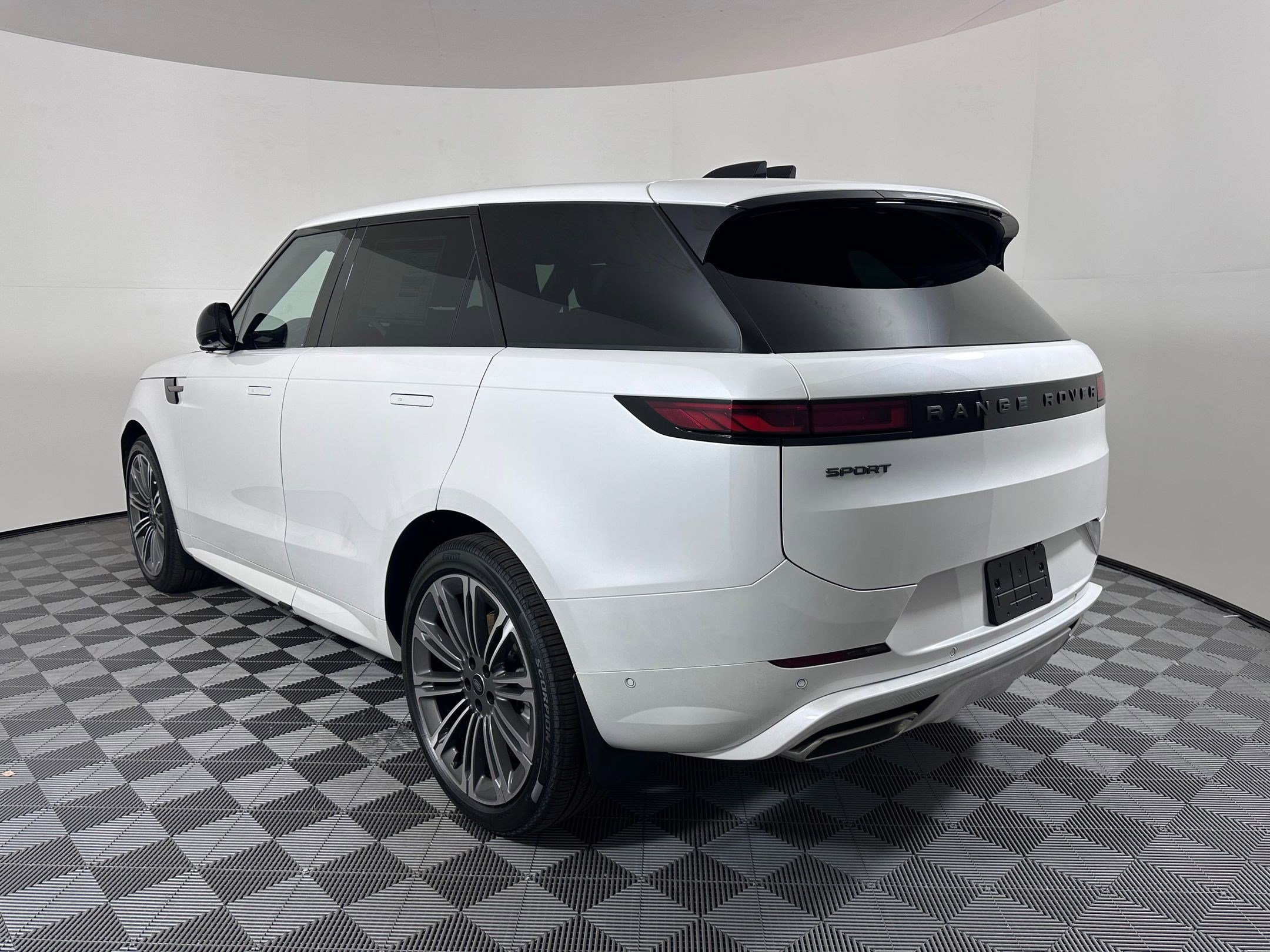 2025 Land Rover Range Rover Sport SE photo 3