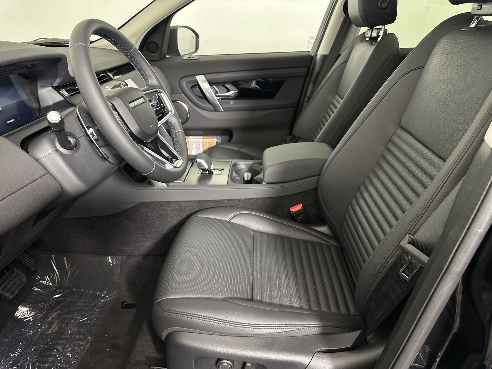2025 Land Rover Discovery Sport S photo 3