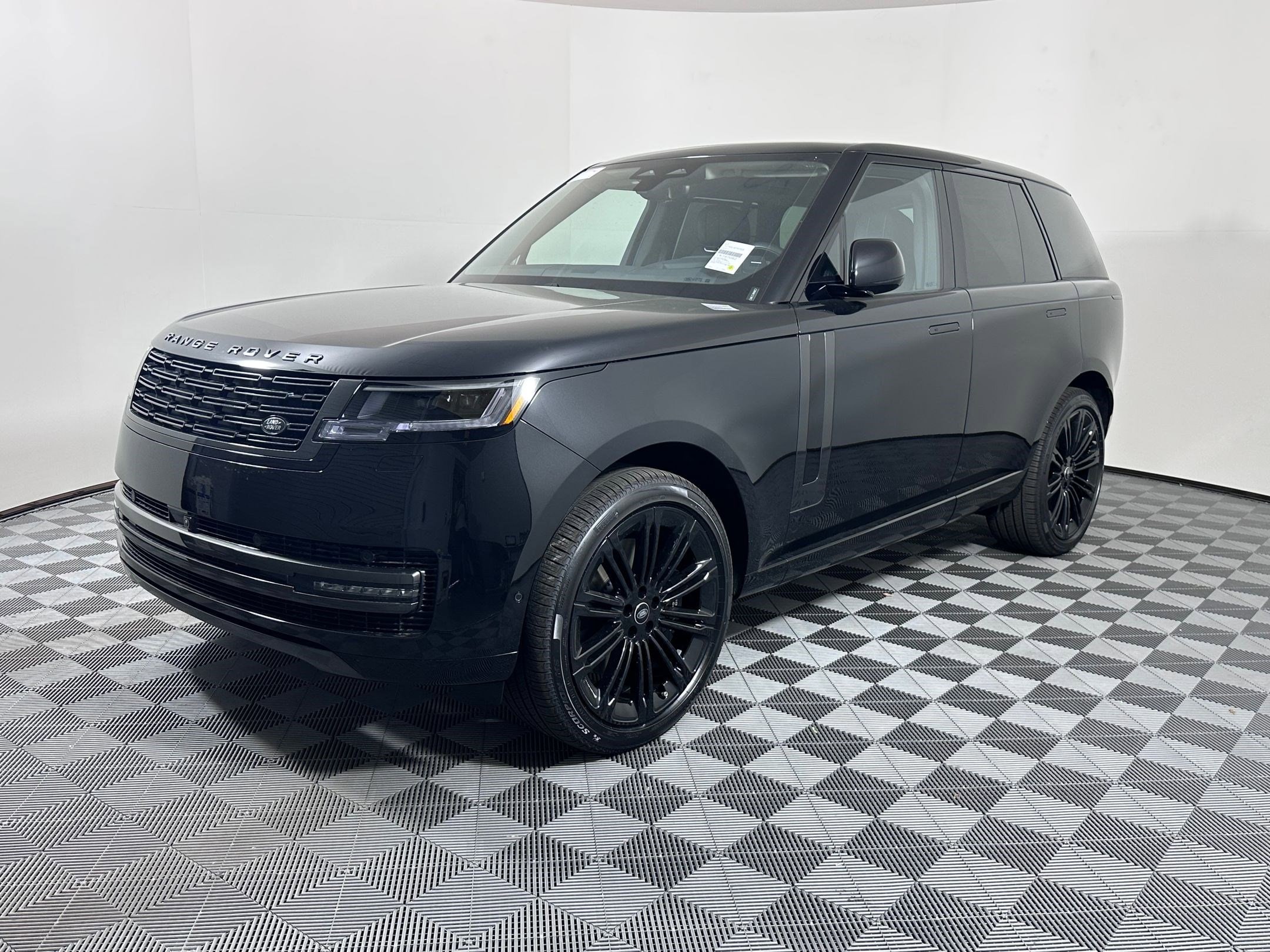 2025 Land Rover Range Rover SE's photo