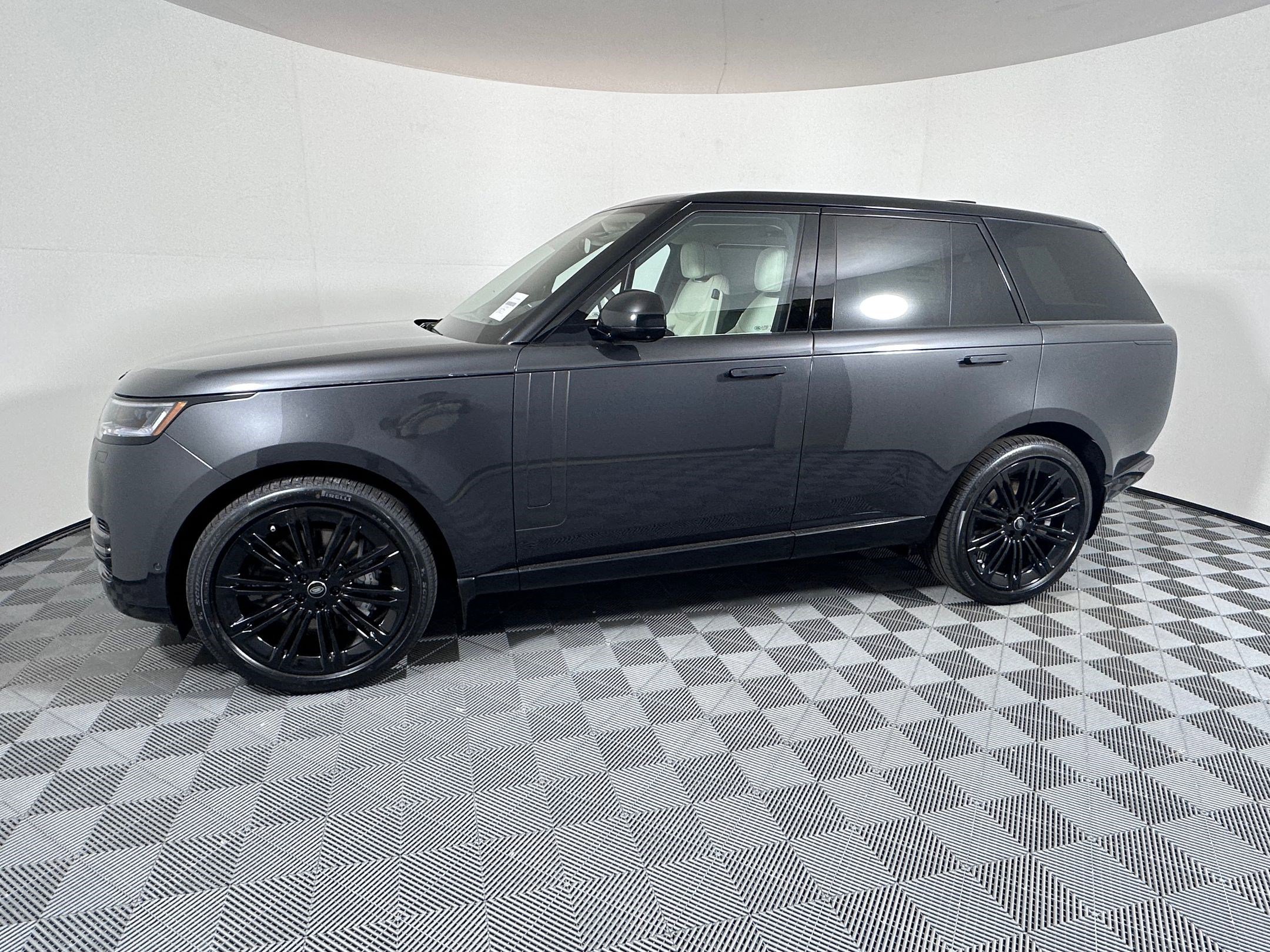 2025 Land Rover Range Rover SE photo 2