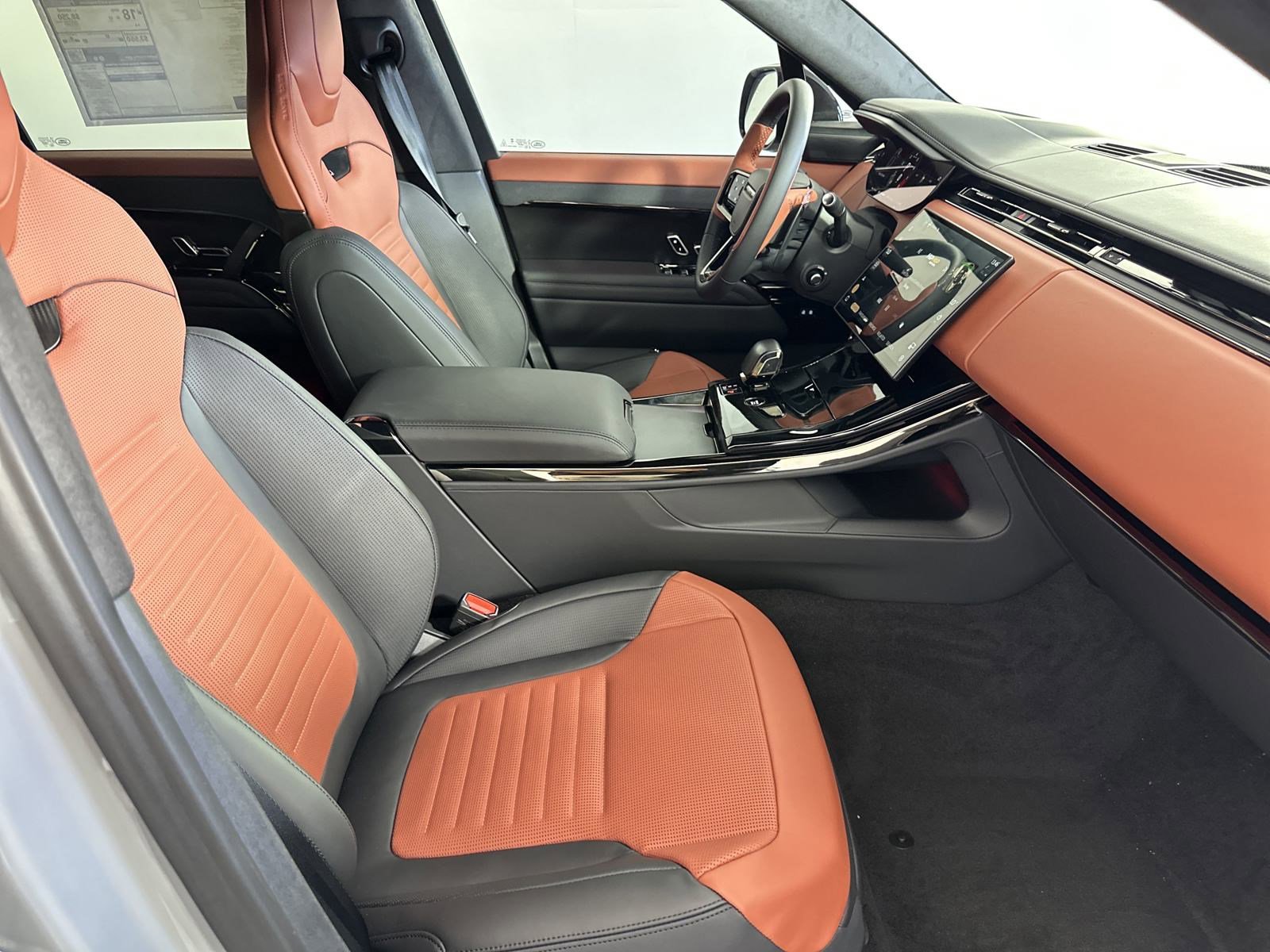 2025 Land Rover Range Rover Sport photo 3