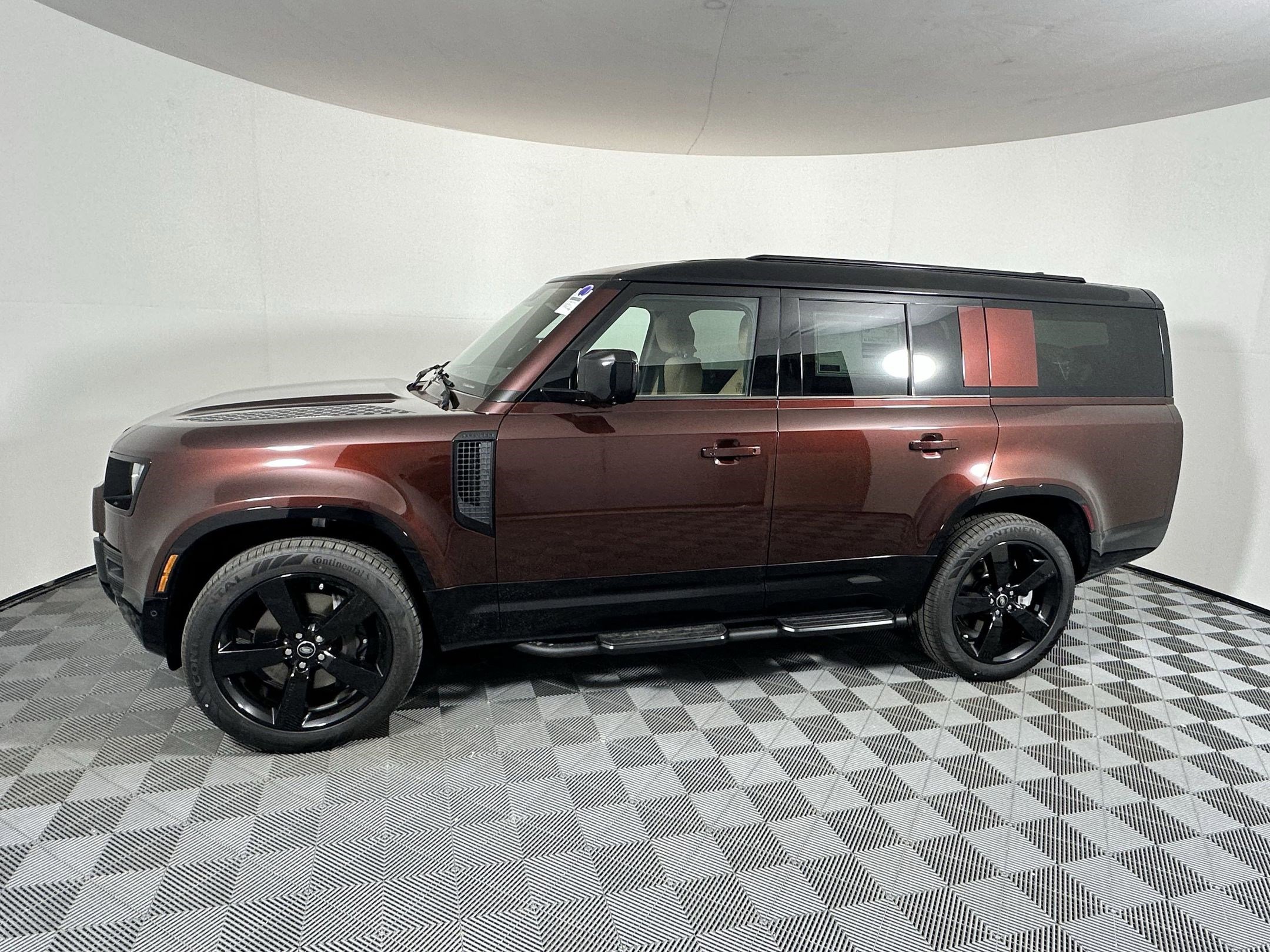 2025 Land Rover Defender X-Dynamic SE photo 2
