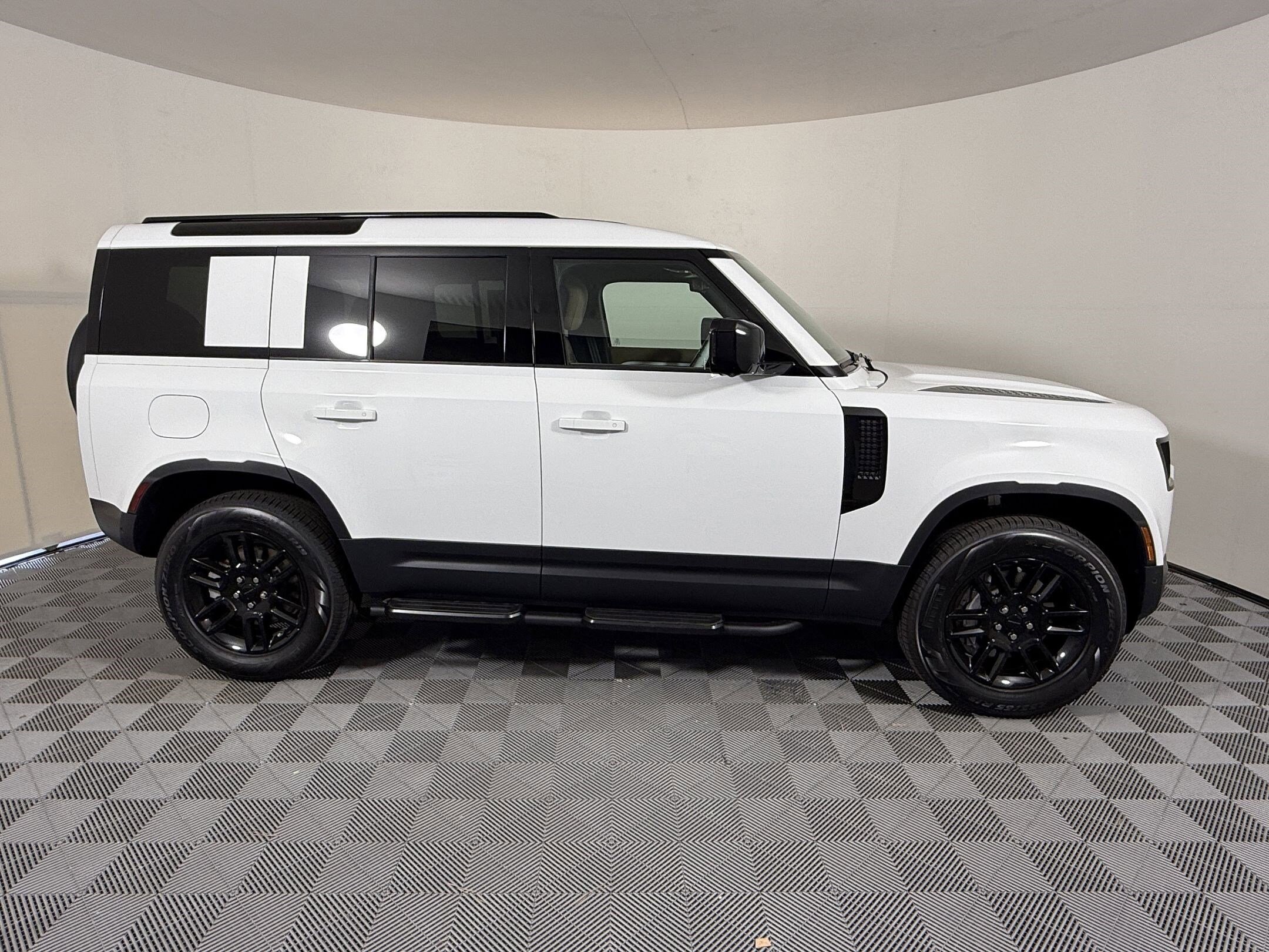 2026 Land Rover Defender 110 S photo 4