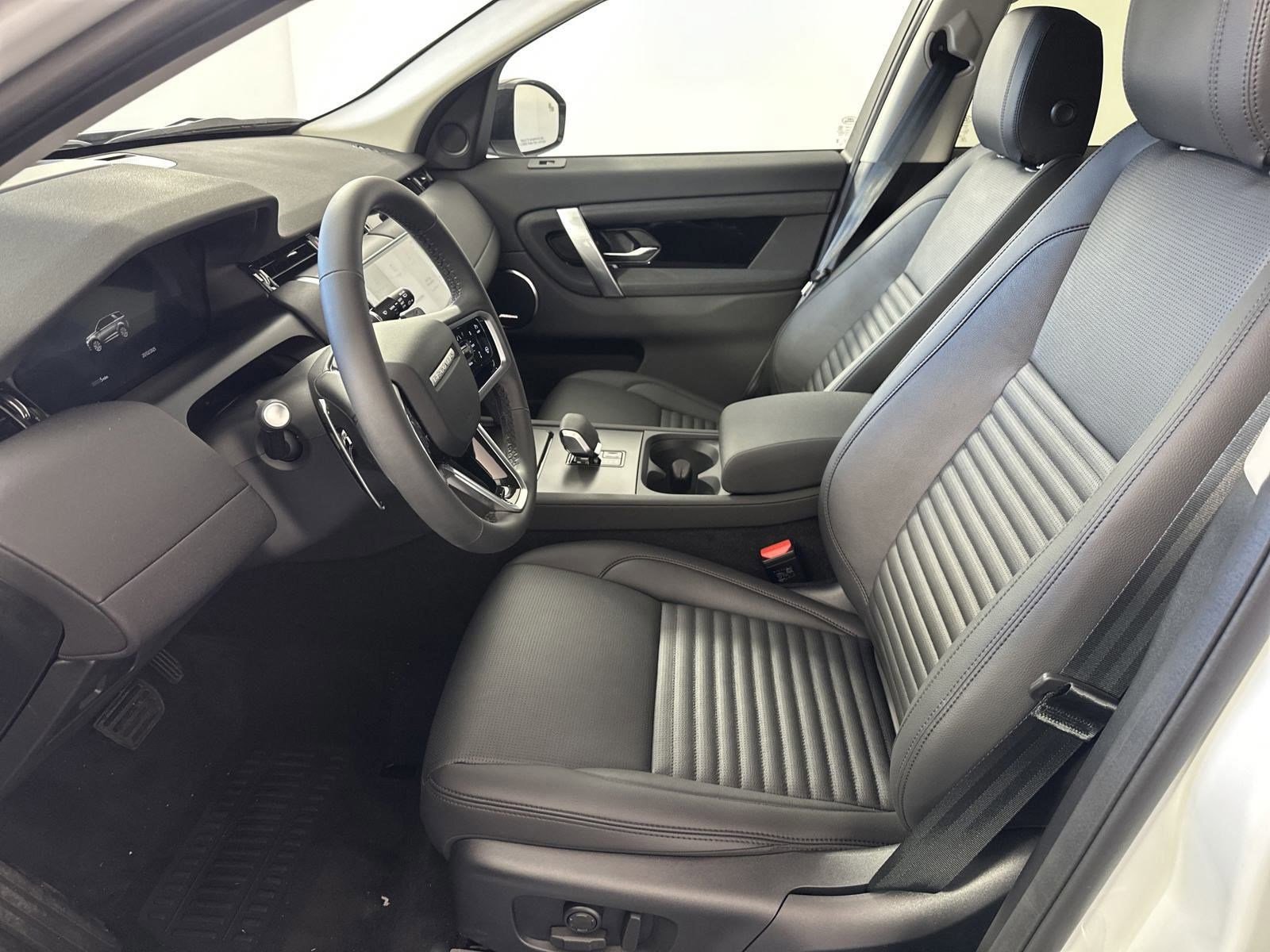 2025 Land Rover Discovery Sport S photo 4