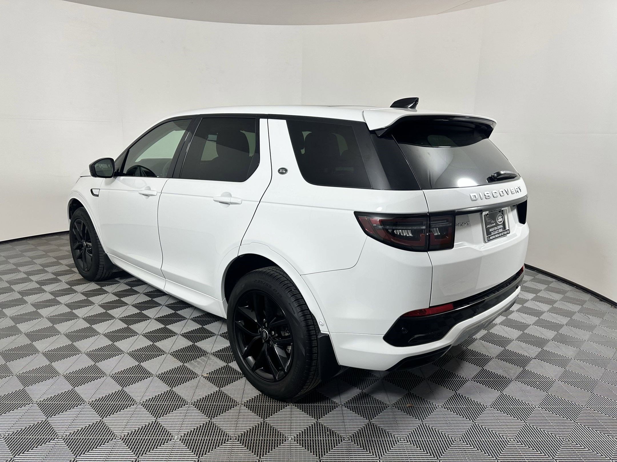 2024 Land Rover Discovery Sport S photo 3