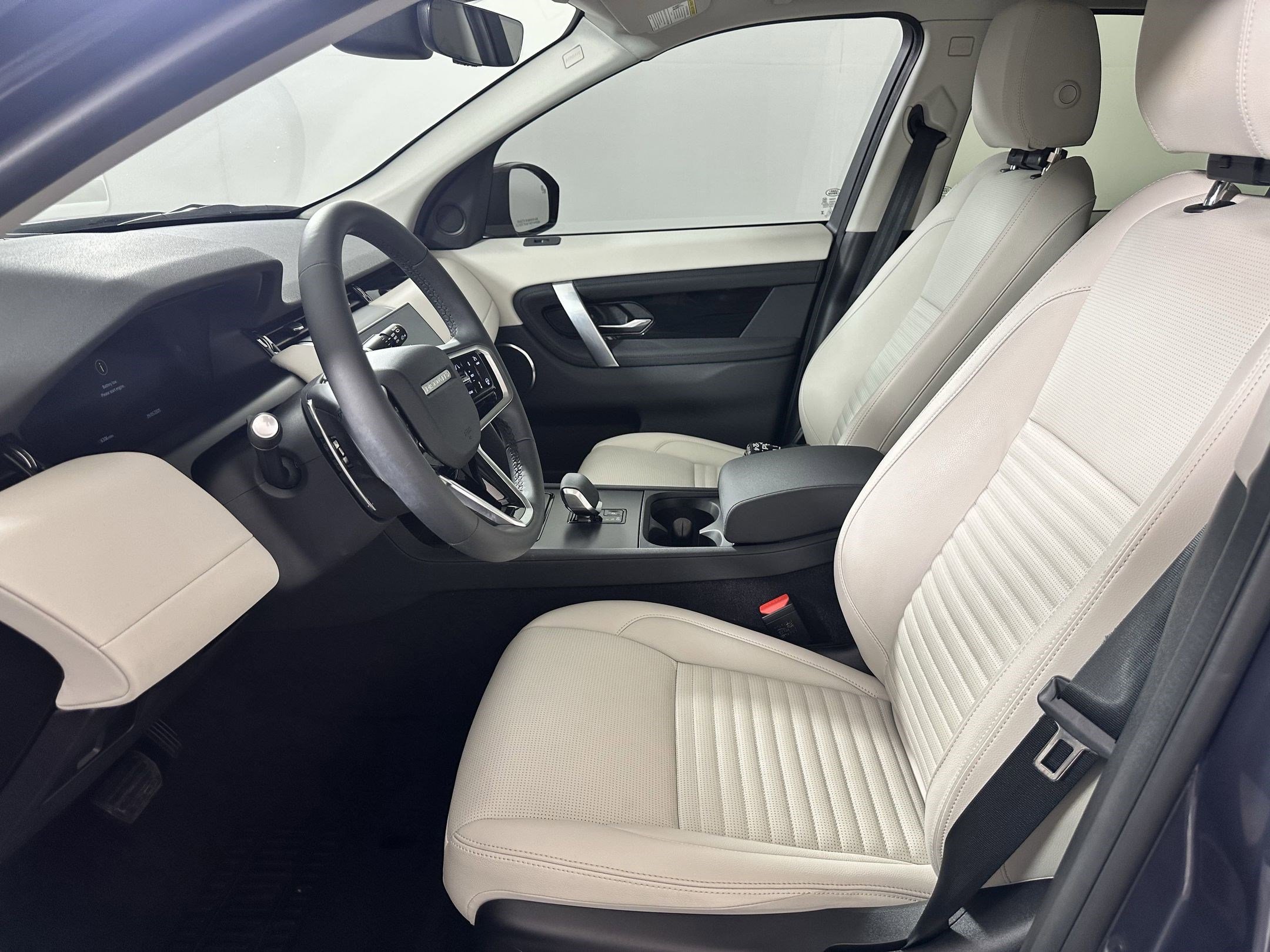 2024 Land Rover Discovery Sport S photo 3