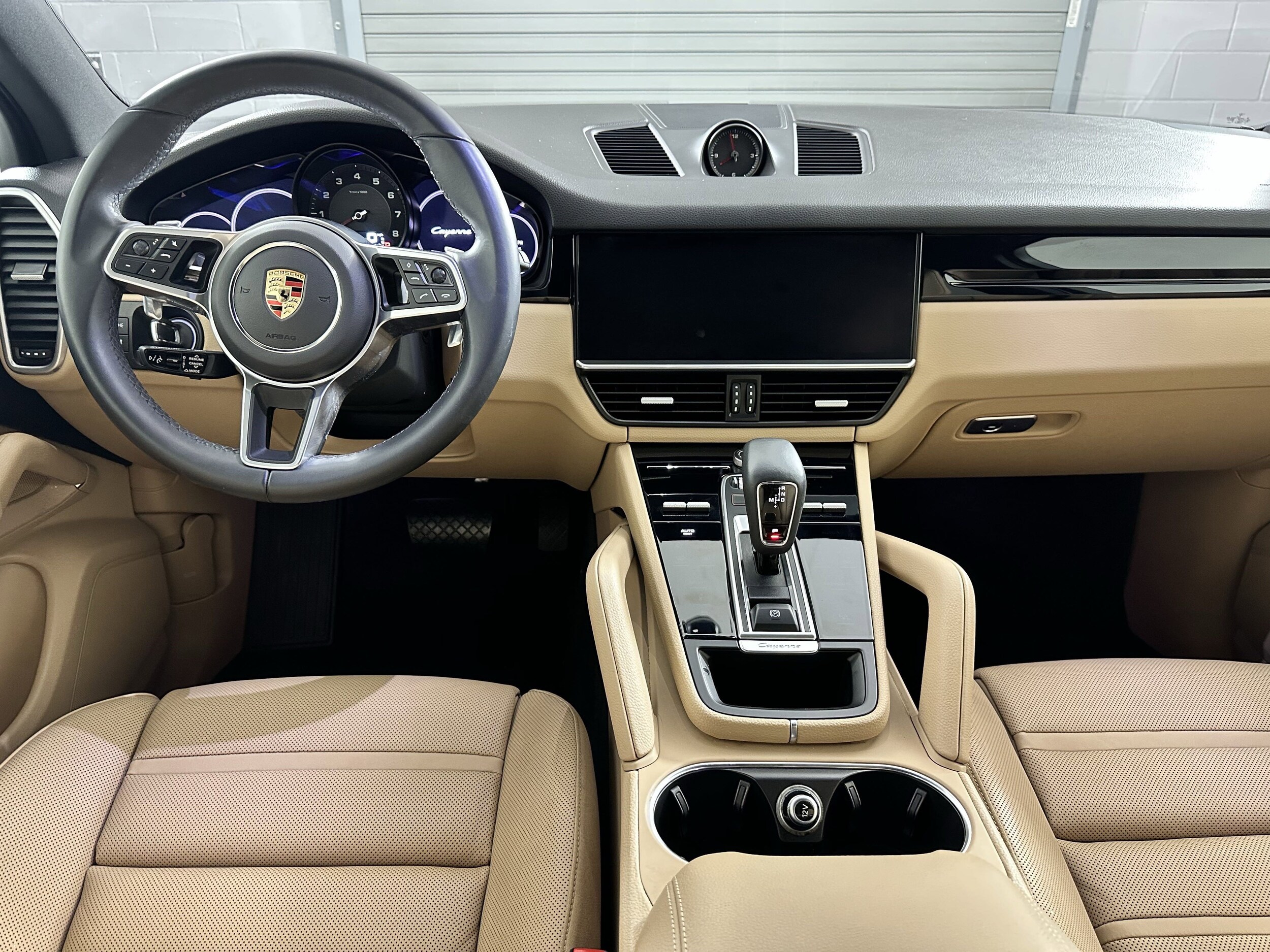 2023 Porsche Cayenne Platinum Edition photo 4