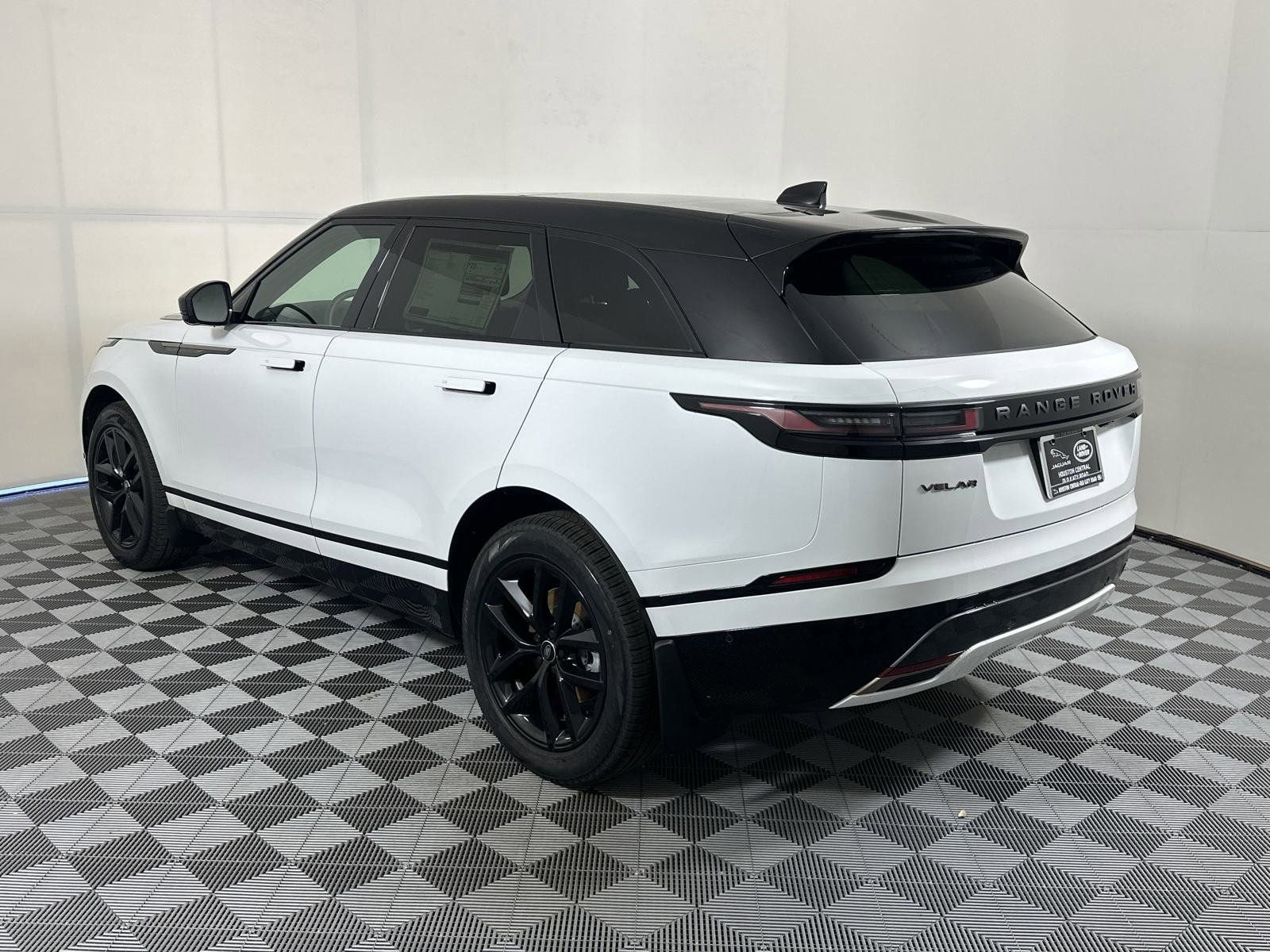 2025 Land Rover Range Rover Velar SE photo 3