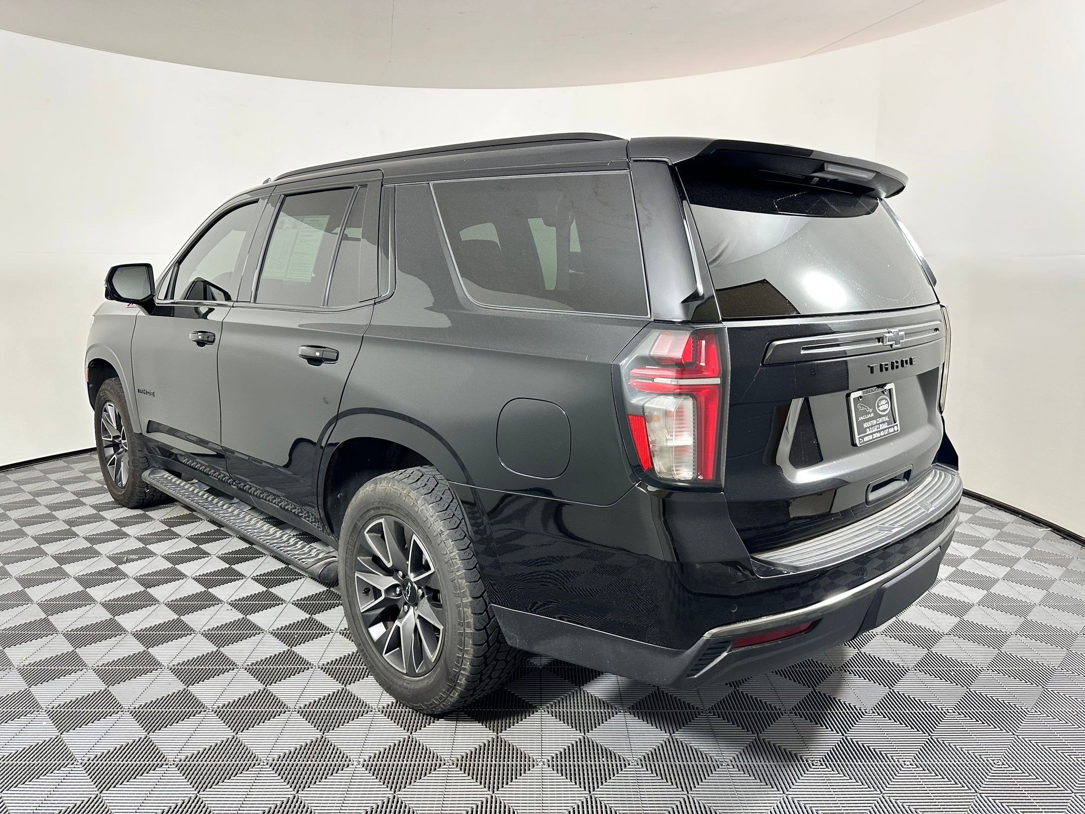 2022 Chevrolet Tahoe Z71 photo 2