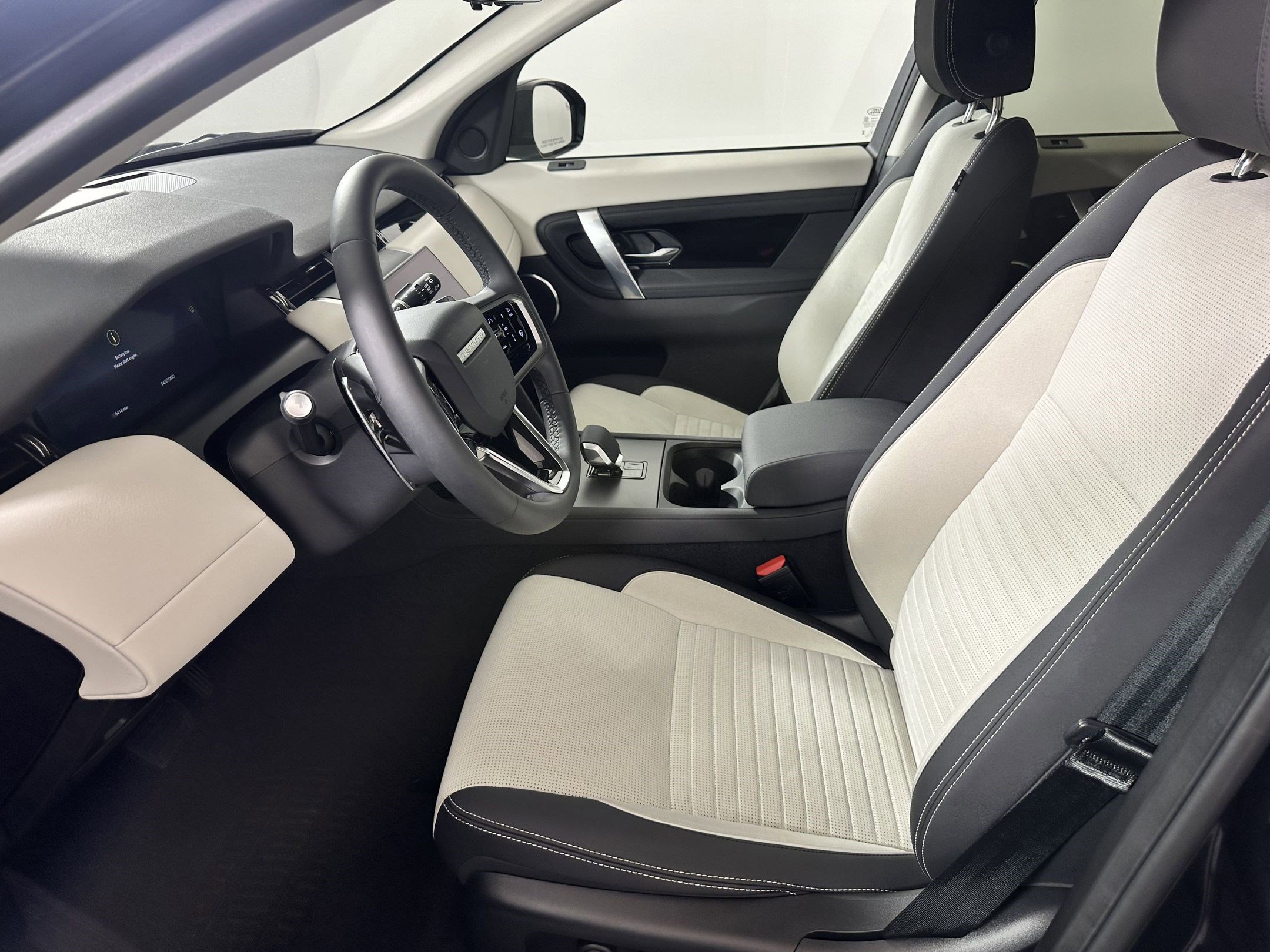 2024 Land Rover Discovery Sport S photo 3