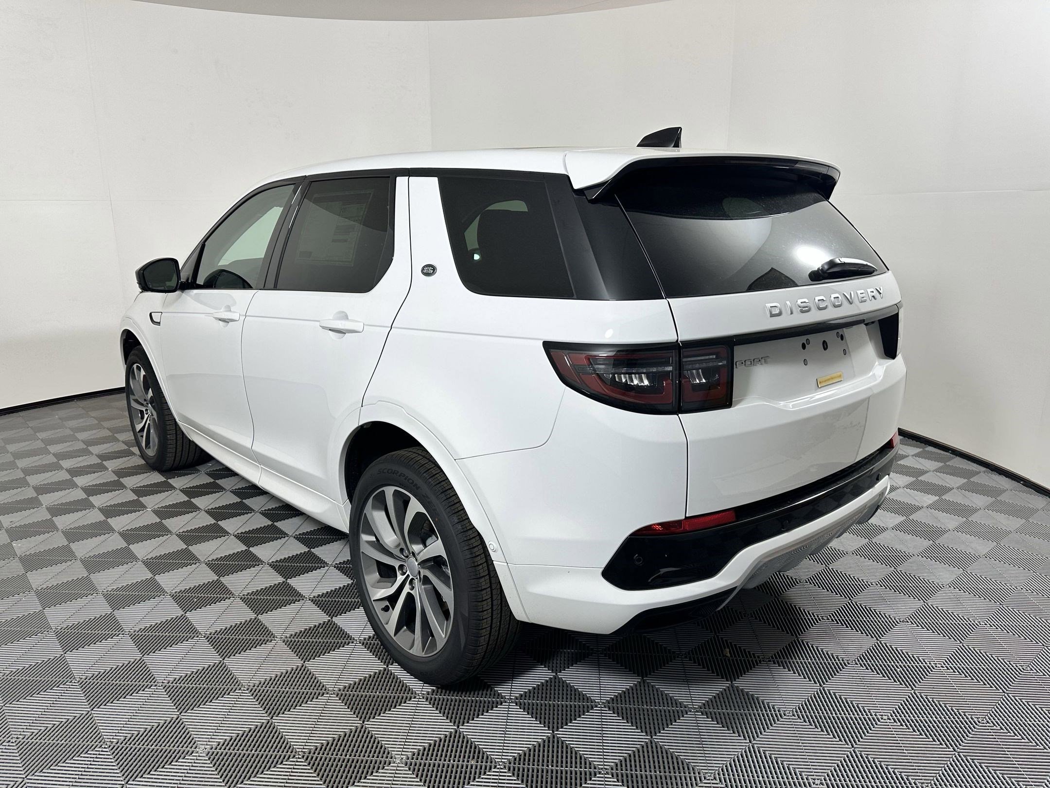 2025 Land Rover Discovery Sport S photo 3