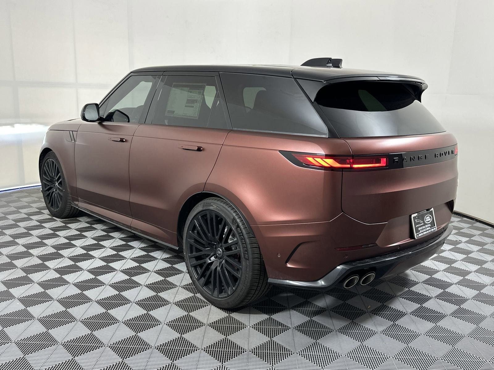 2025 Land Rover Range Rover Sport photo 2