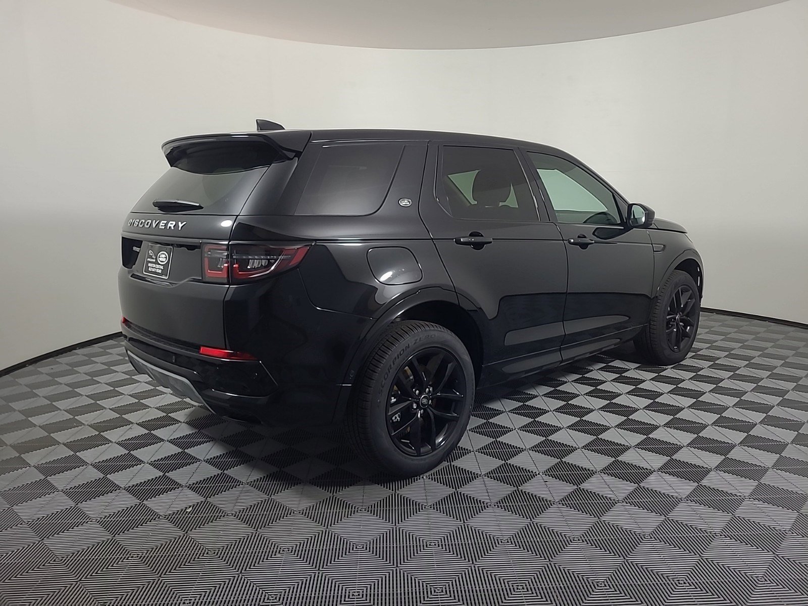 2024 Land Rover Discovery Sport S photo 2