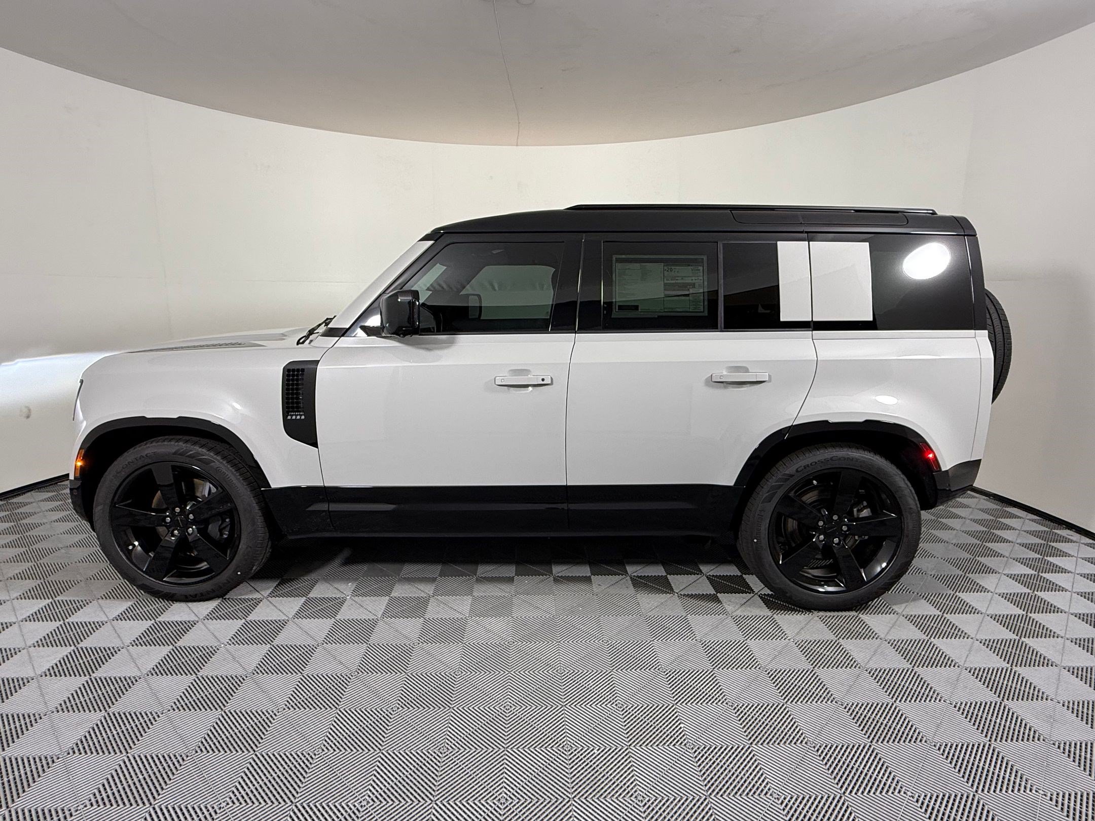 2026 Land Rover Defender 110 X-Dynamic SE SUV